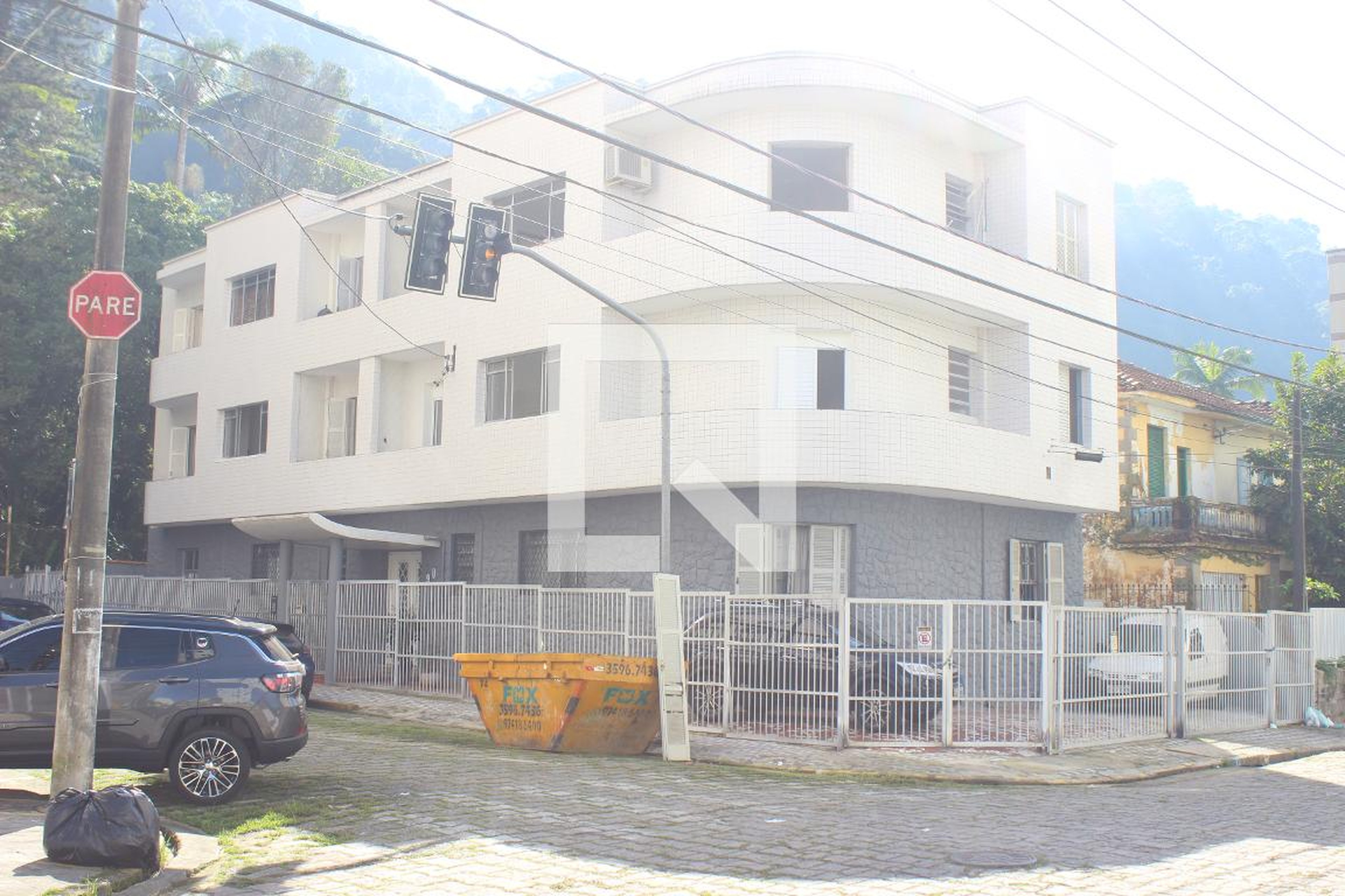 Fachada Condomínio em Rua Cláudio Luís da Costa, 90