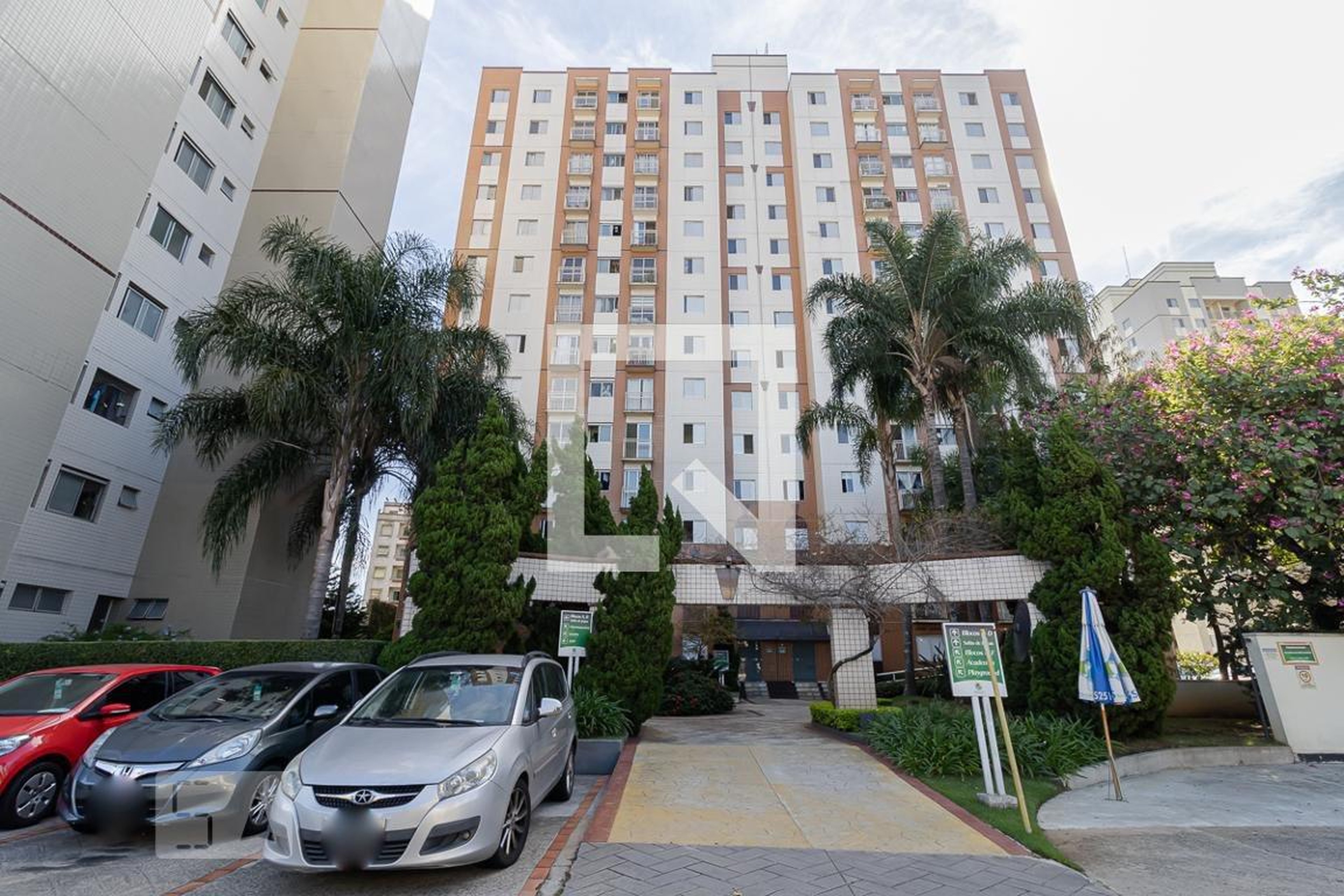 Fachada do Condomínio Condomínio Reserva do Bosque