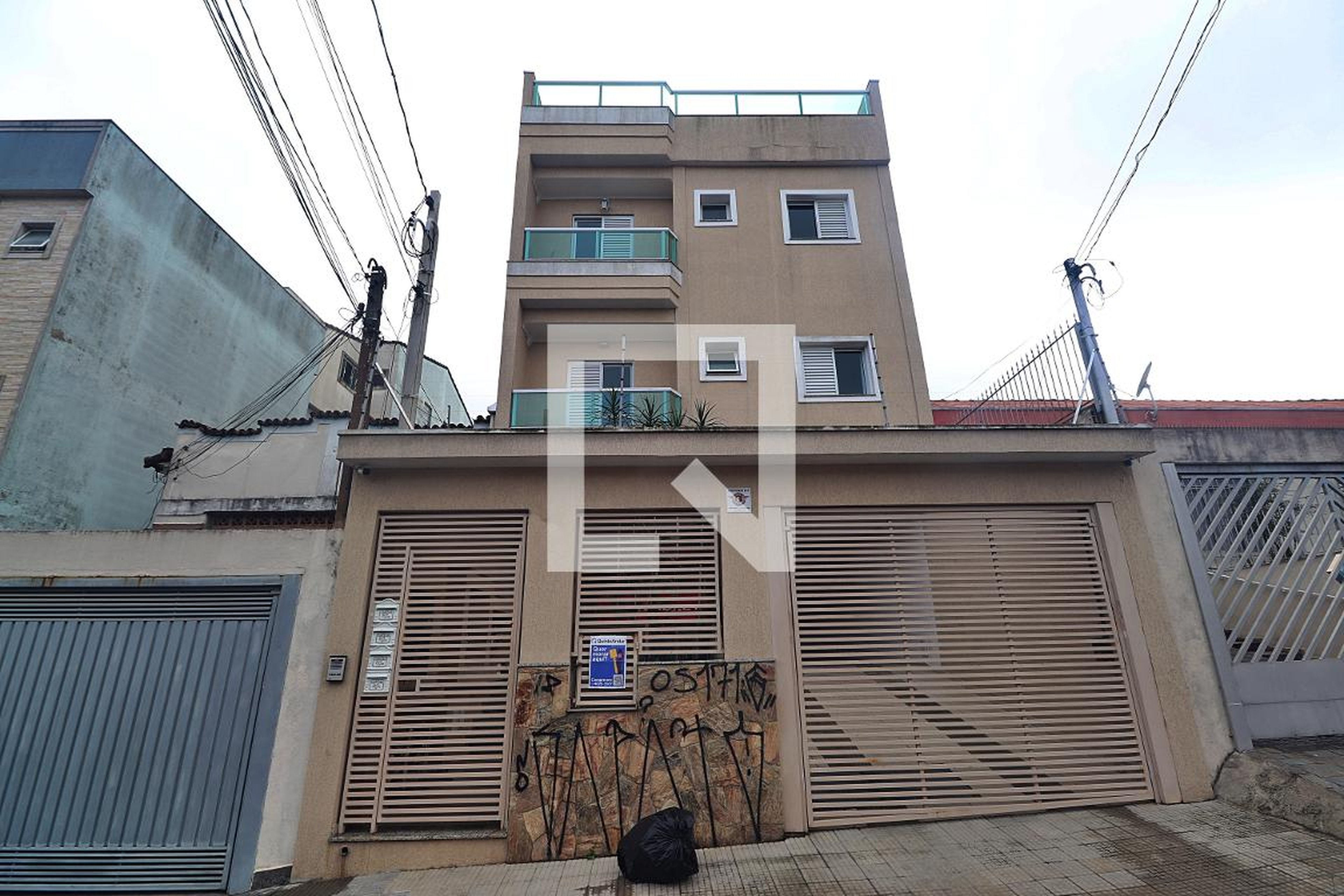 Fachada Condomínio em Rua Líbero, 51