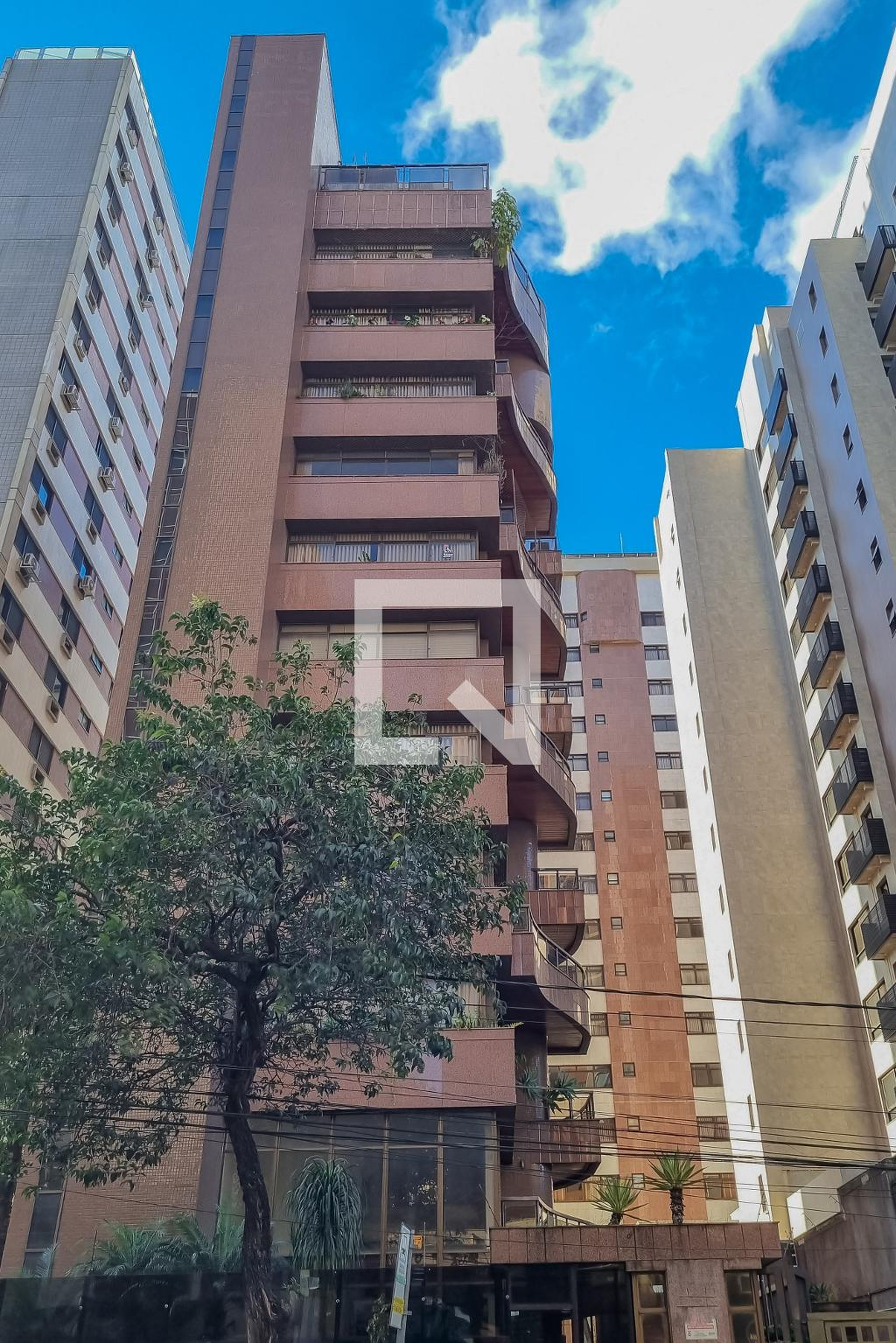 Fachada Condomínio em Rua Gonçalves Dias, 2268