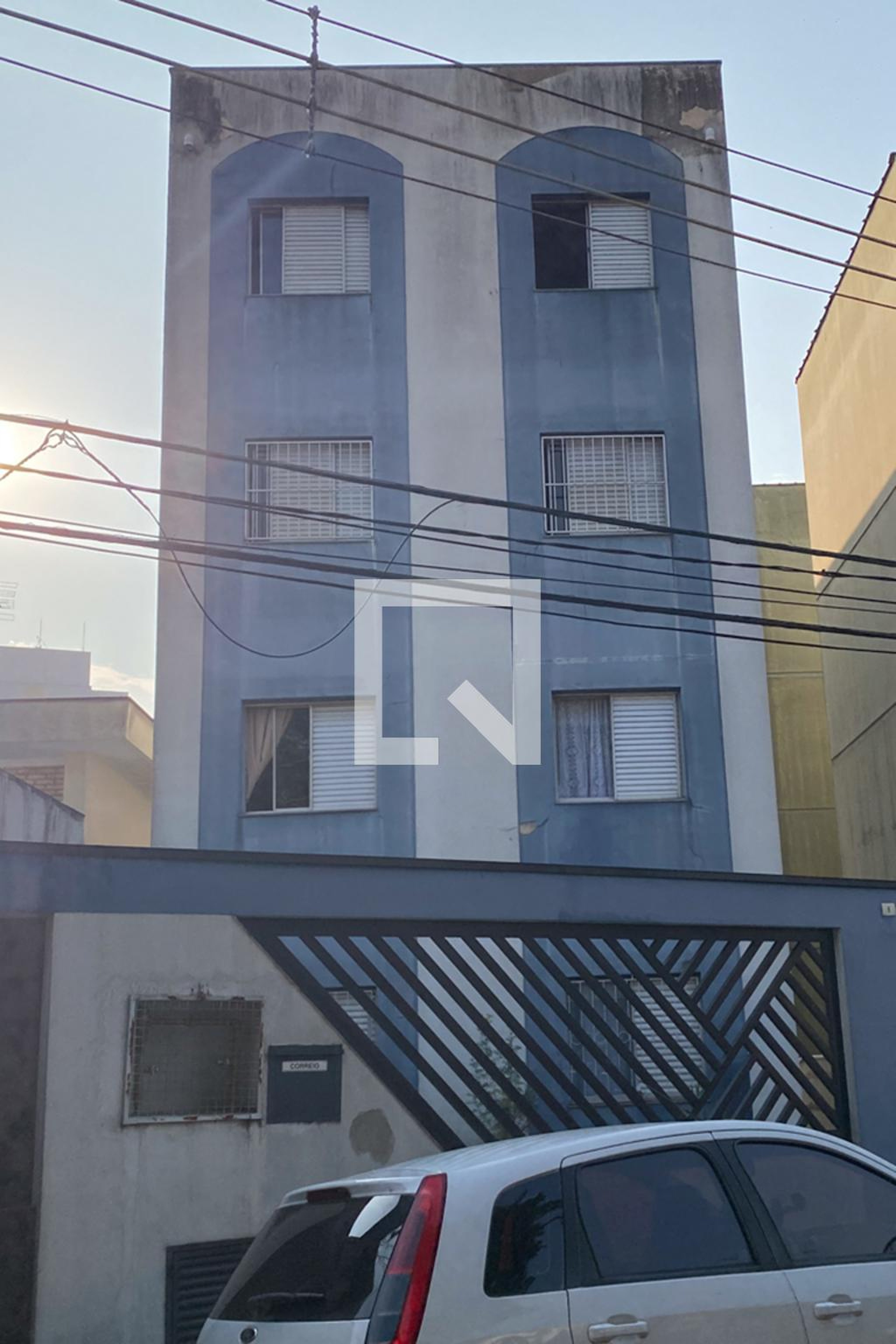 Fachada Condomínio em Rua General Craveiro Lopes, 110