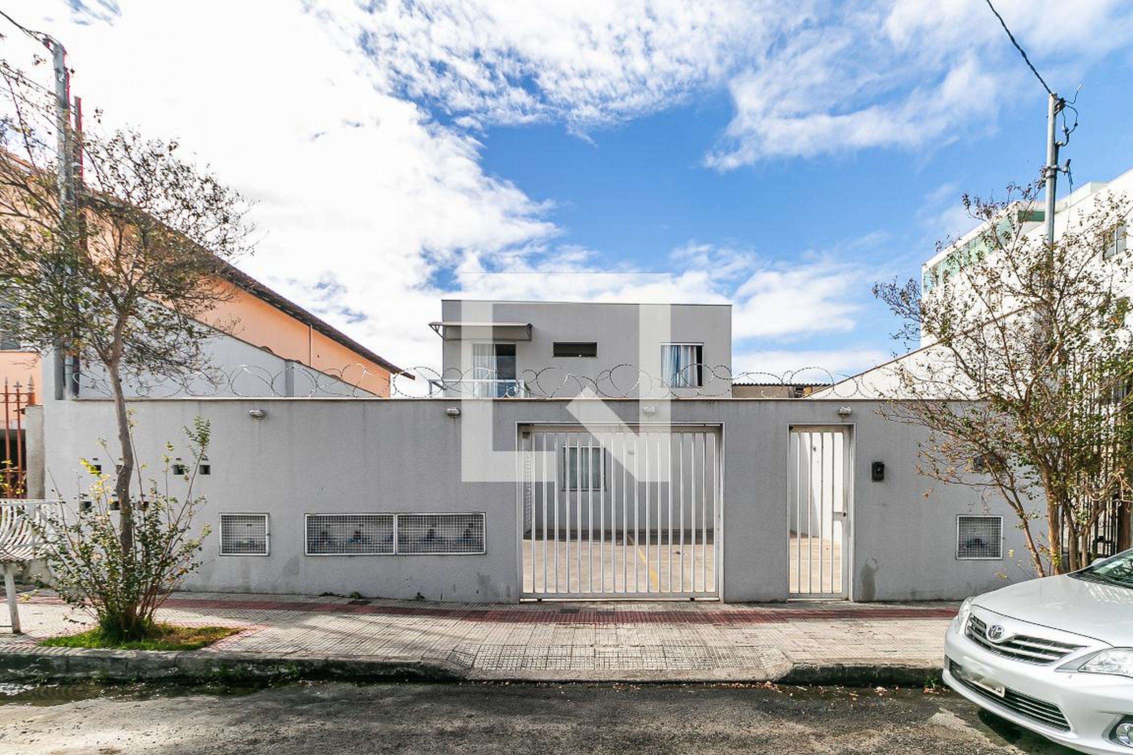 Fachada Condomínio em Rua José Maria de Resende, 135