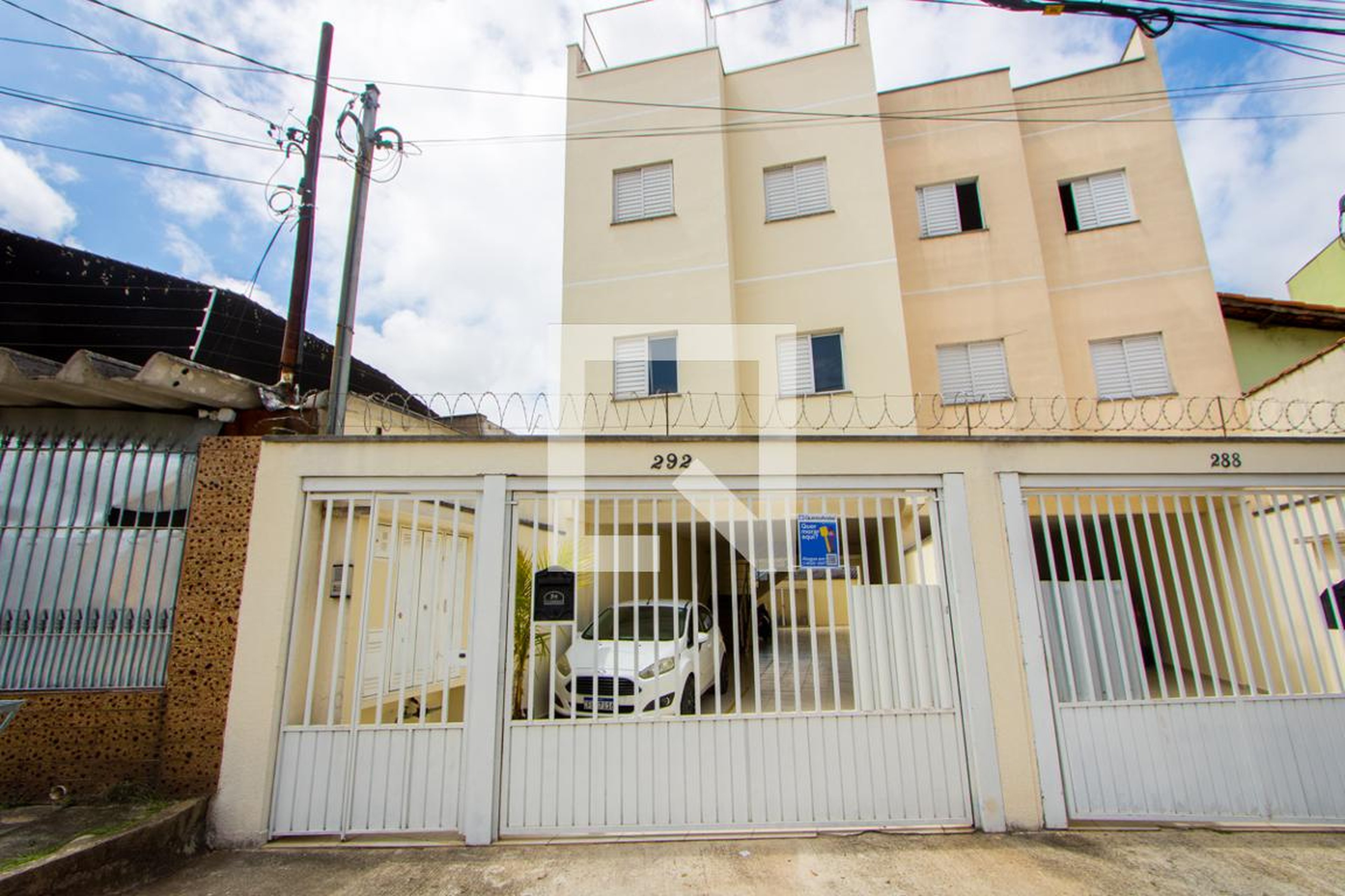 Fachada Condomínio em Rua Agulhas Negras, 292