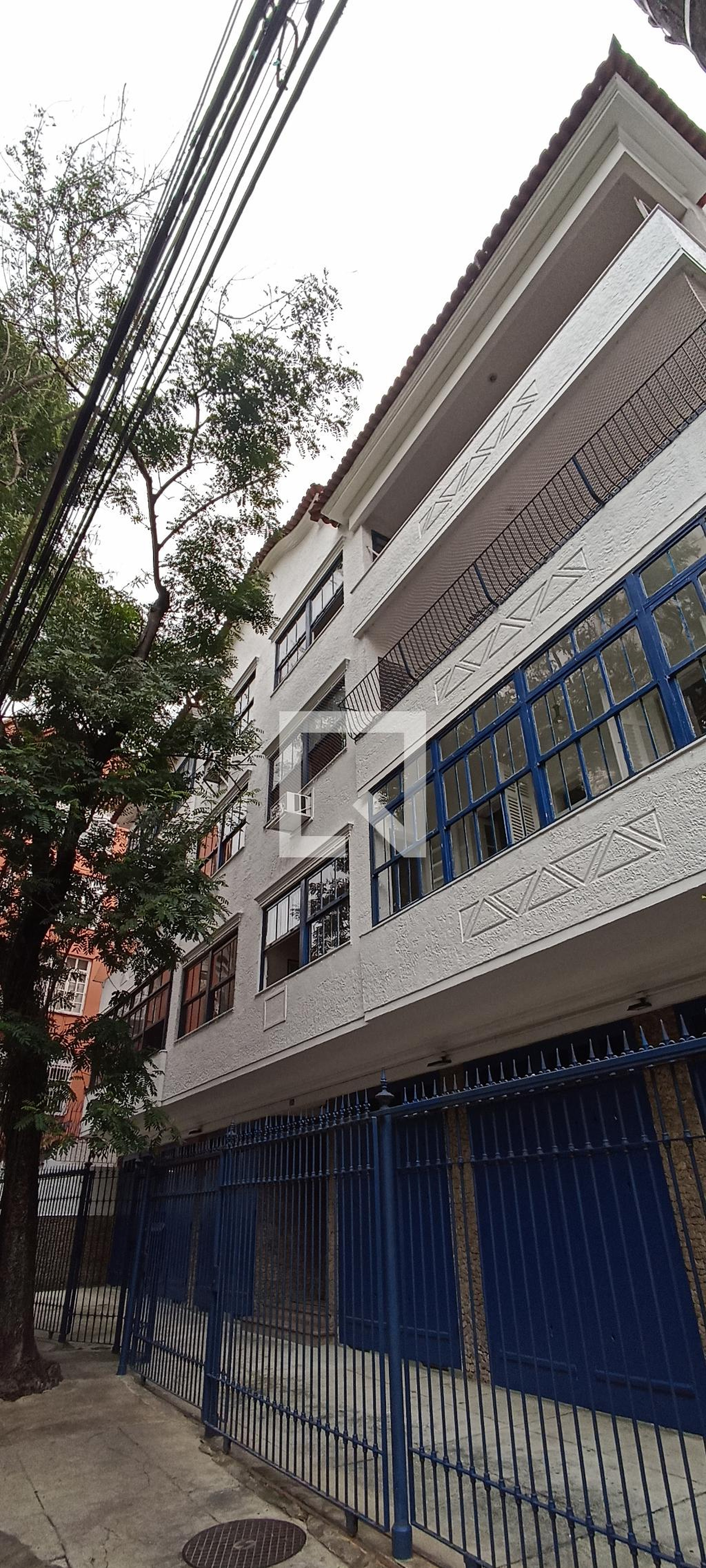 Fachada Condomínio em Rua Professor Ortiz Monteiro, 36