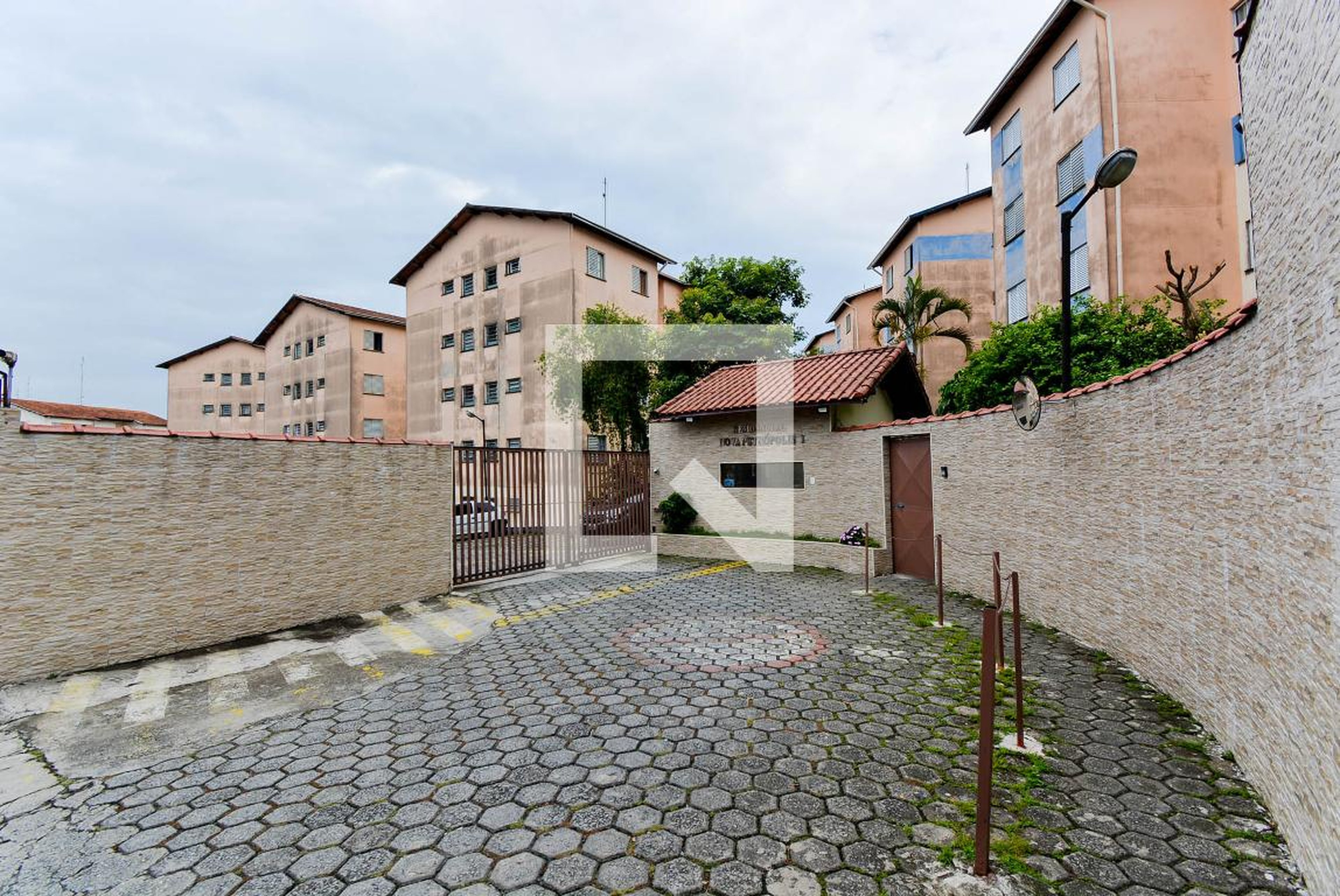 Fachada do Condomínio Condomínio Mister Glass