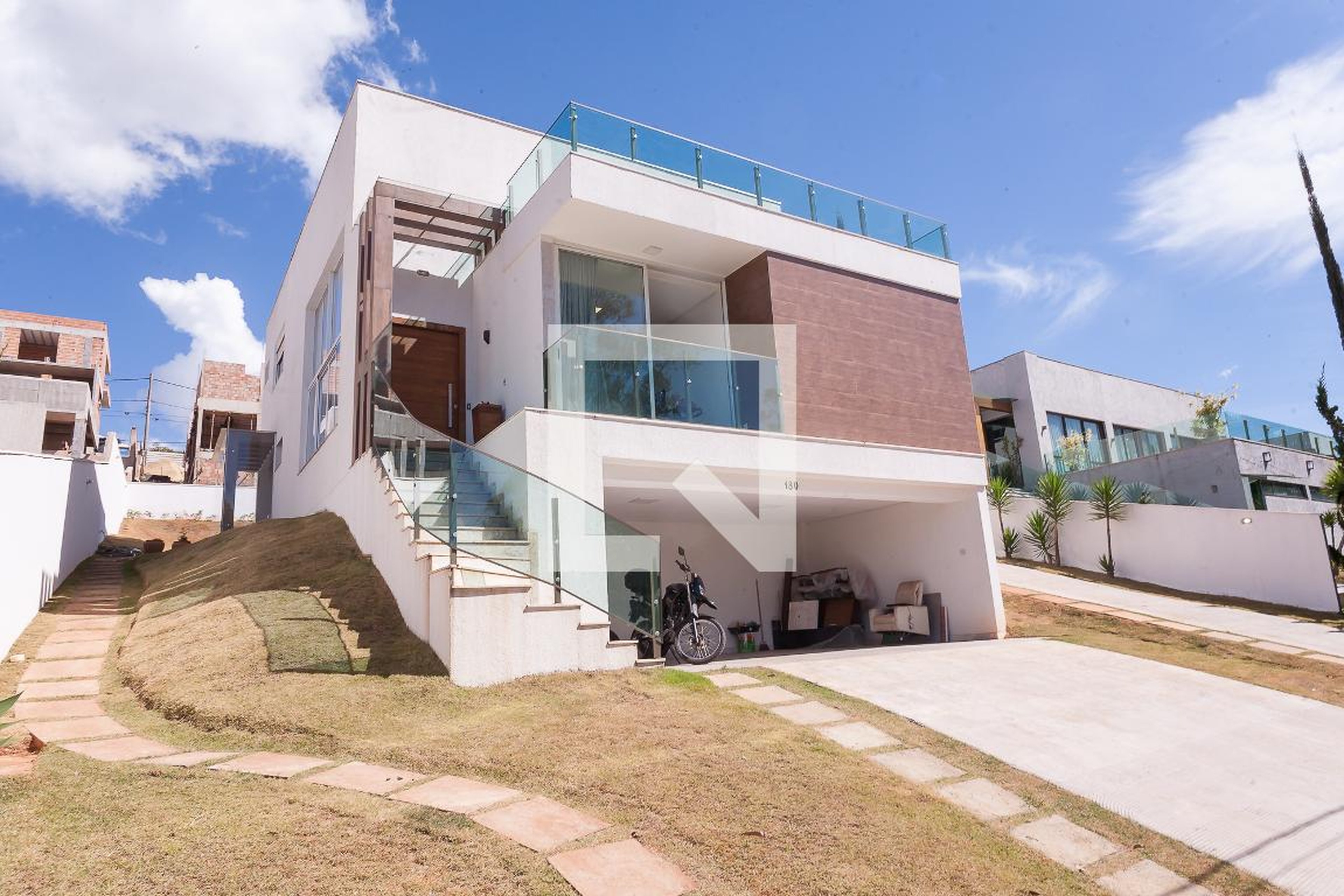 fachada Condomínio em Rua Cristal, 180