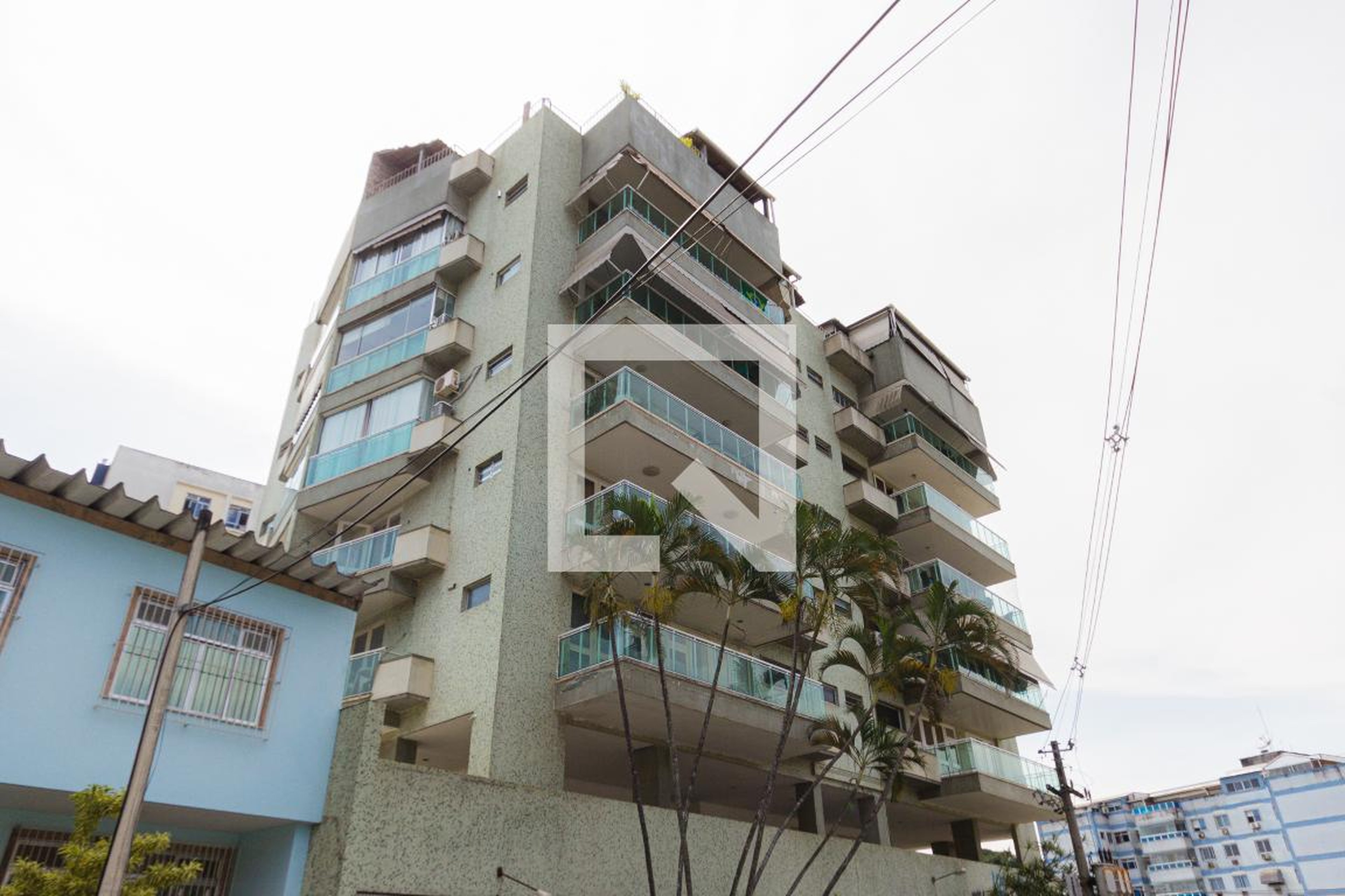 Fachada Condomínio em Rua Santo Egil, 9