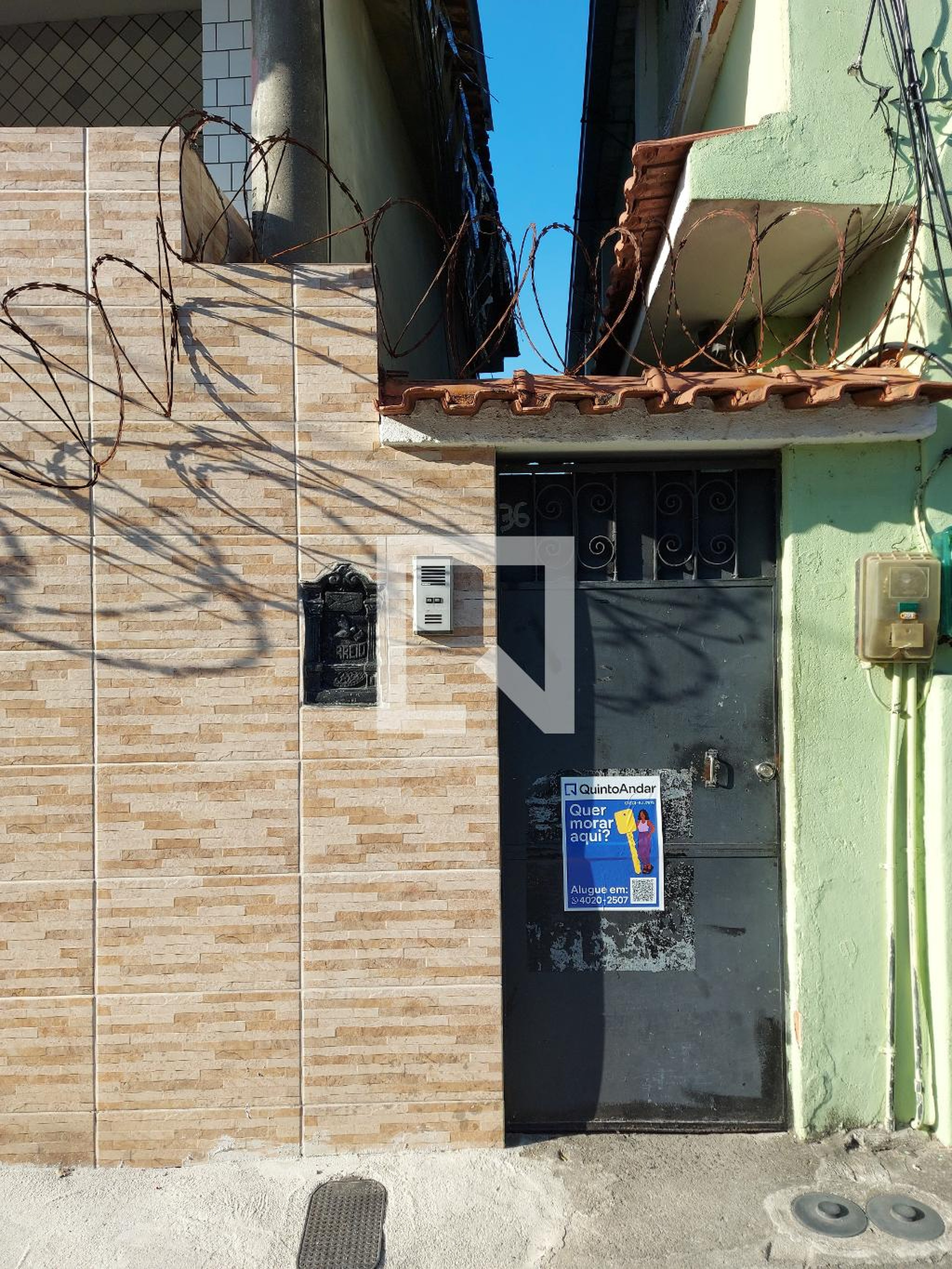 Fachada do Condomínio Condomínio em Rua Xisto Bahia, 36