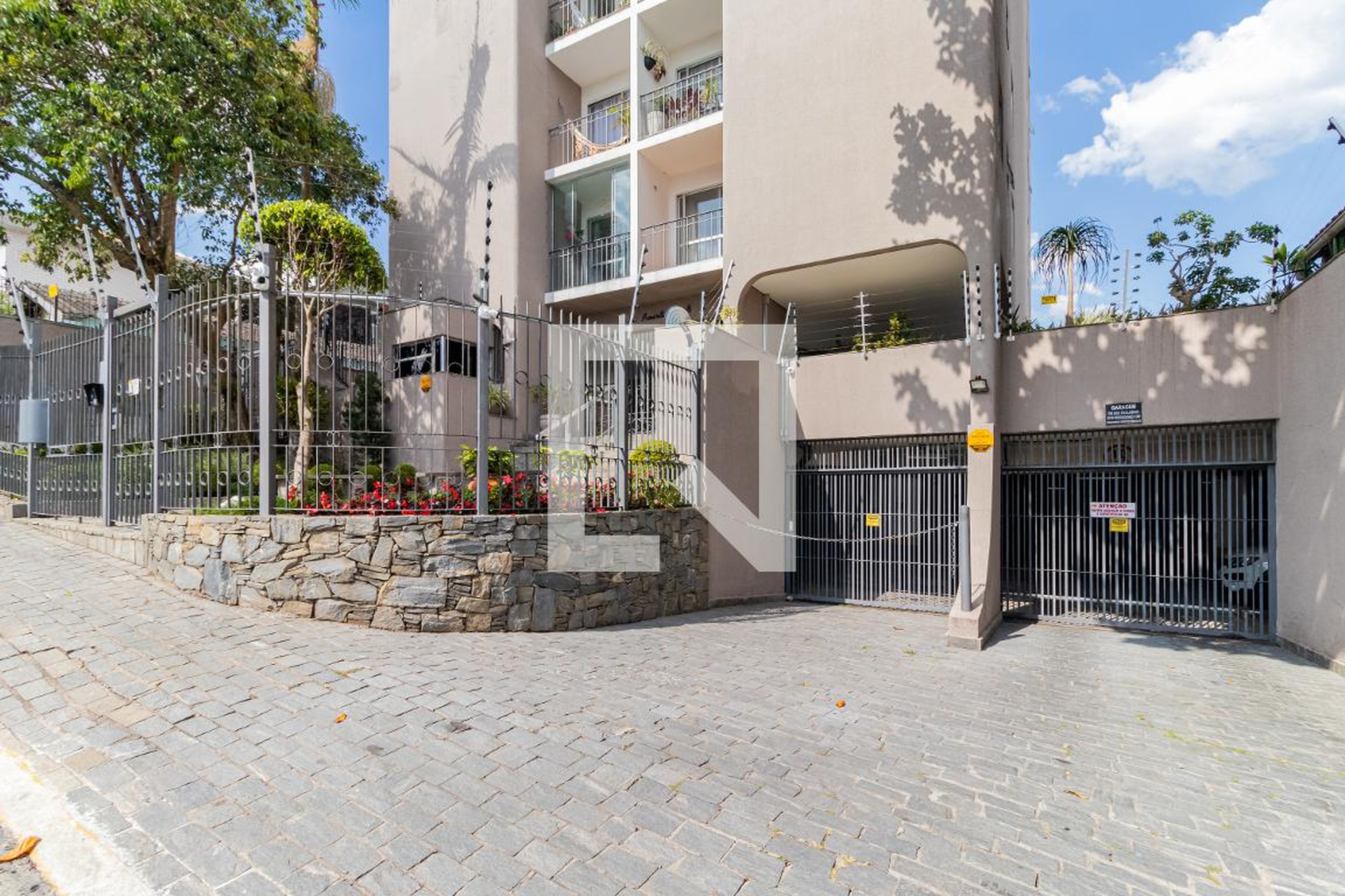 Fachada do Condomínio Condomínio em Rua Tomás Aquino de Macedo, 174