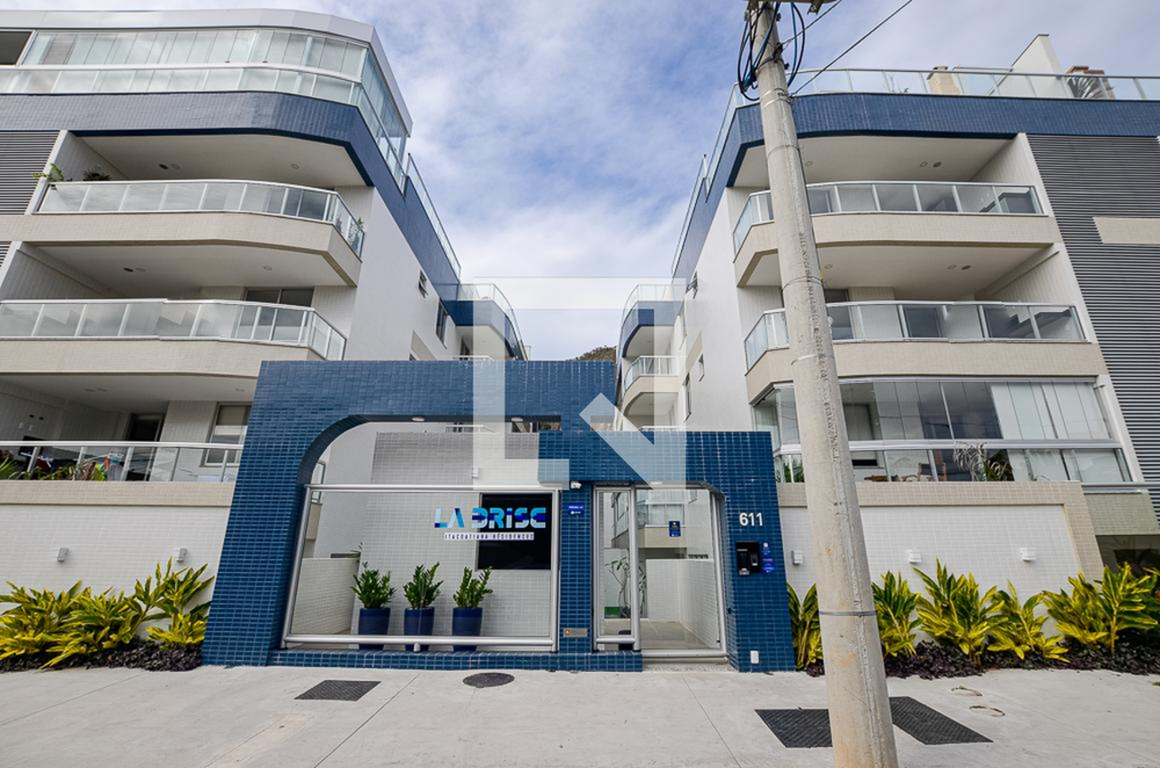 Fachada Condomínio em Rua Samuel Wainer Filho, 629