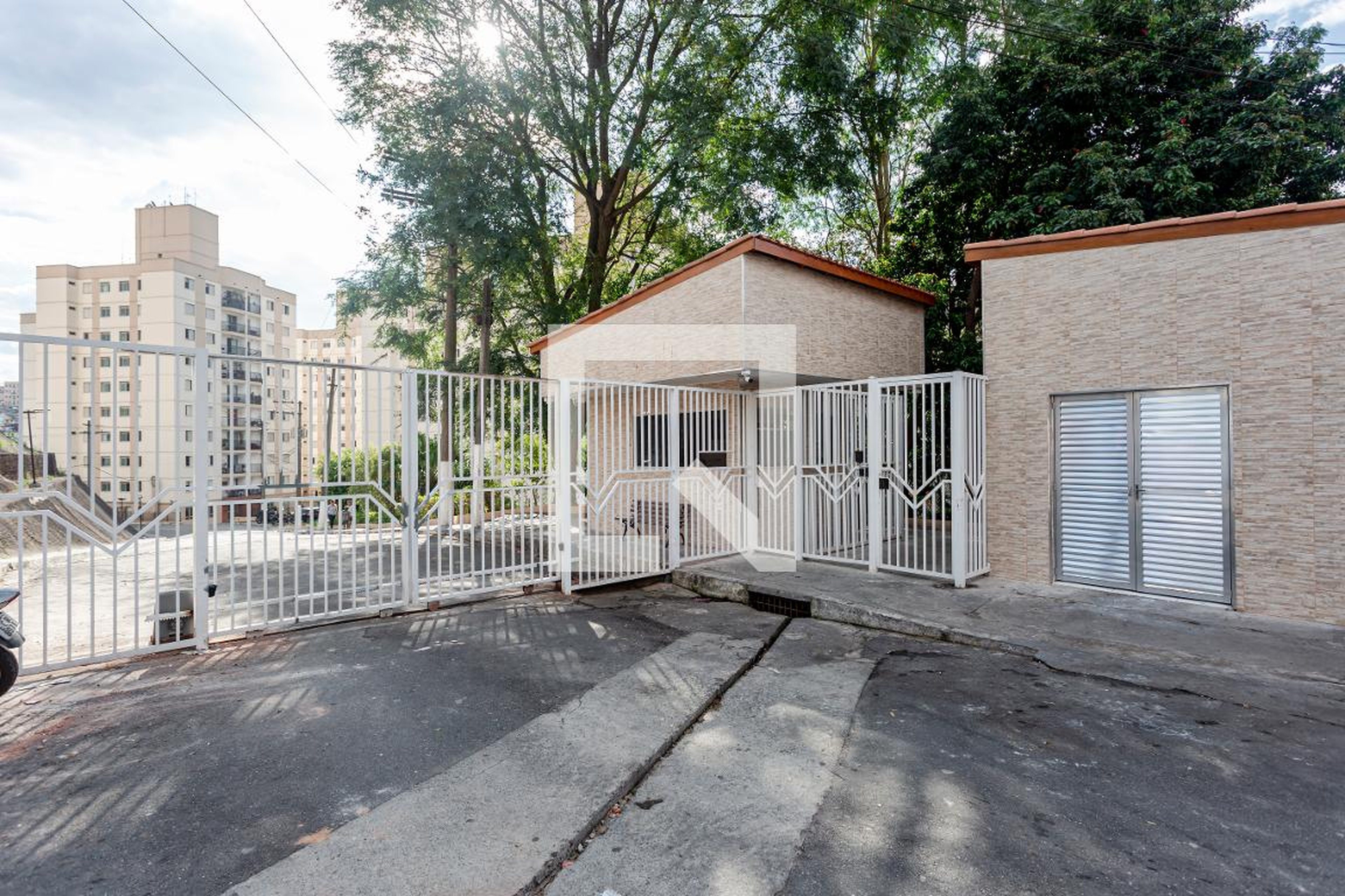 Fachada Condomínio em Rua Heinrich Biber, 152