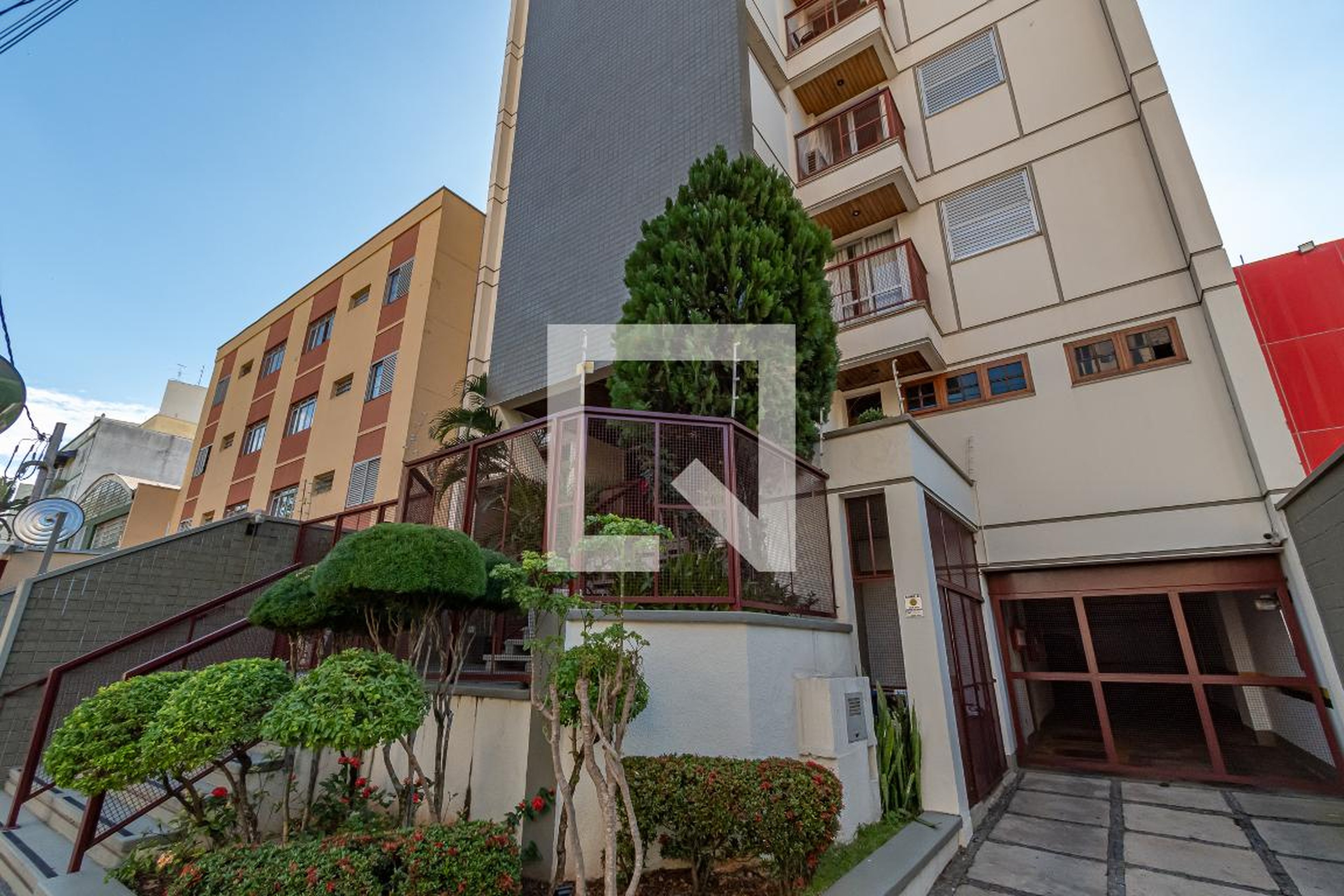 Fachada do Prédio Condomínio em Rua Serra da Mantiqueira, 233