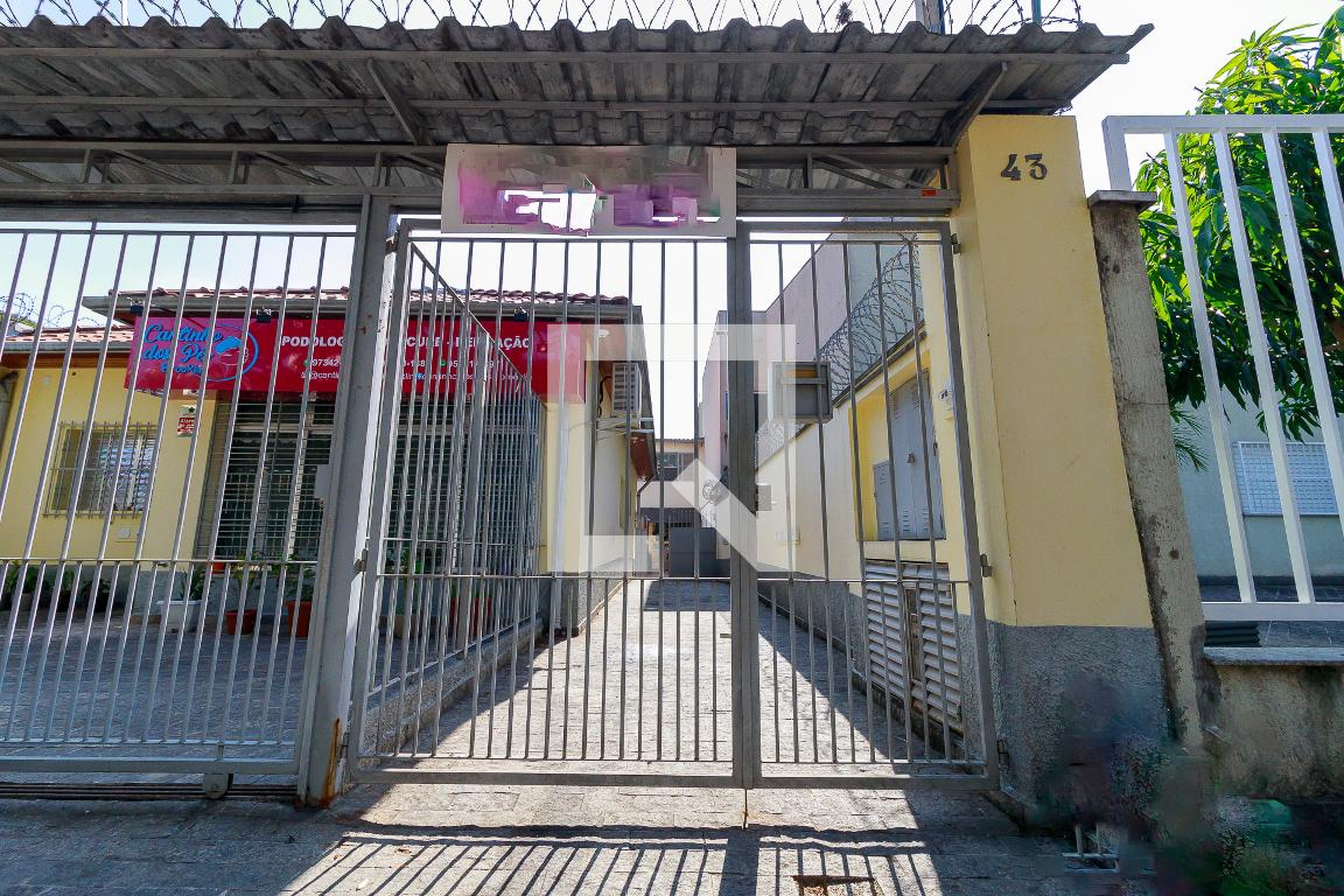 Fachada Condomínio em Rua Uruçu, 43