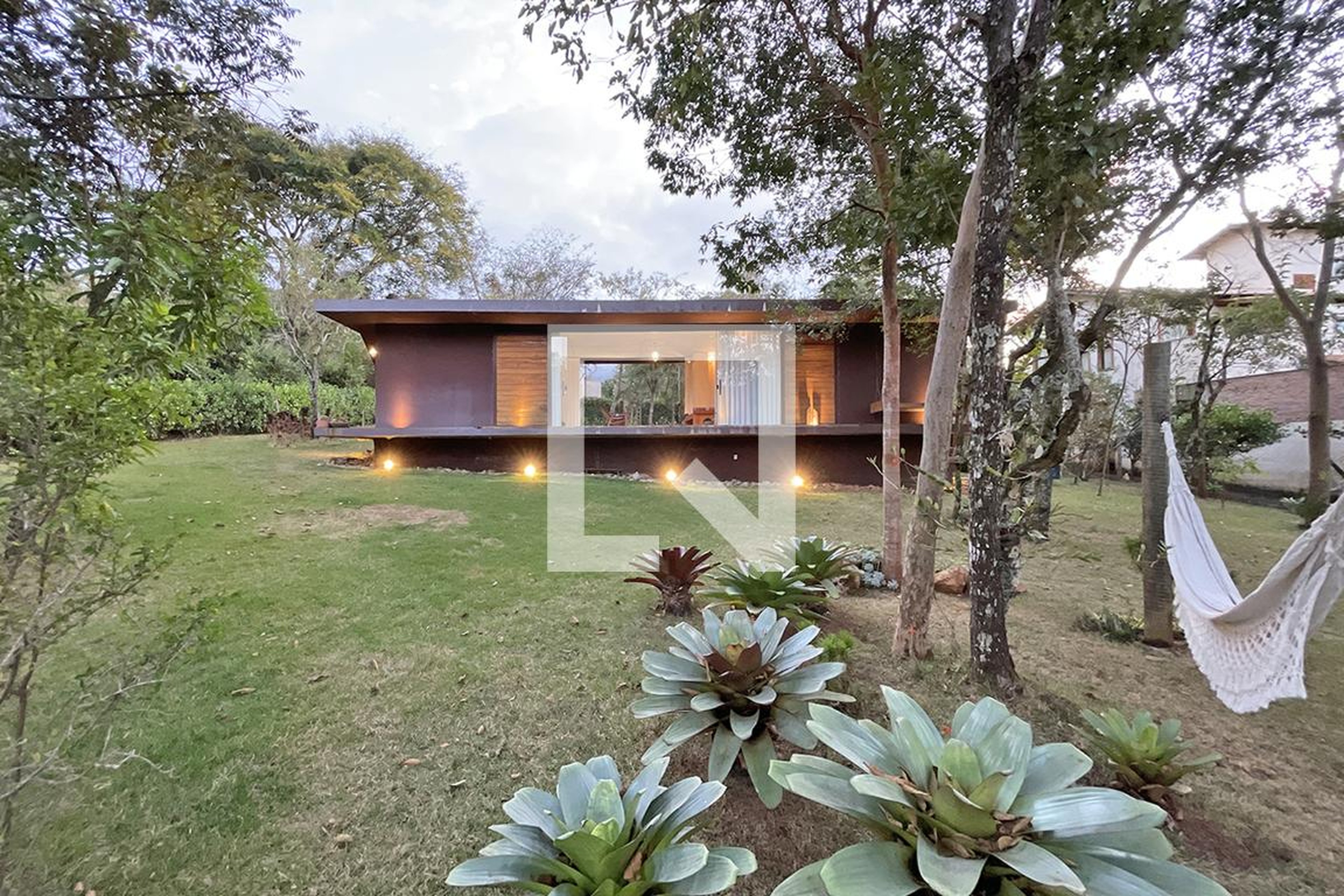 Fachada Condomínio em Alameda Maenduaba, 495