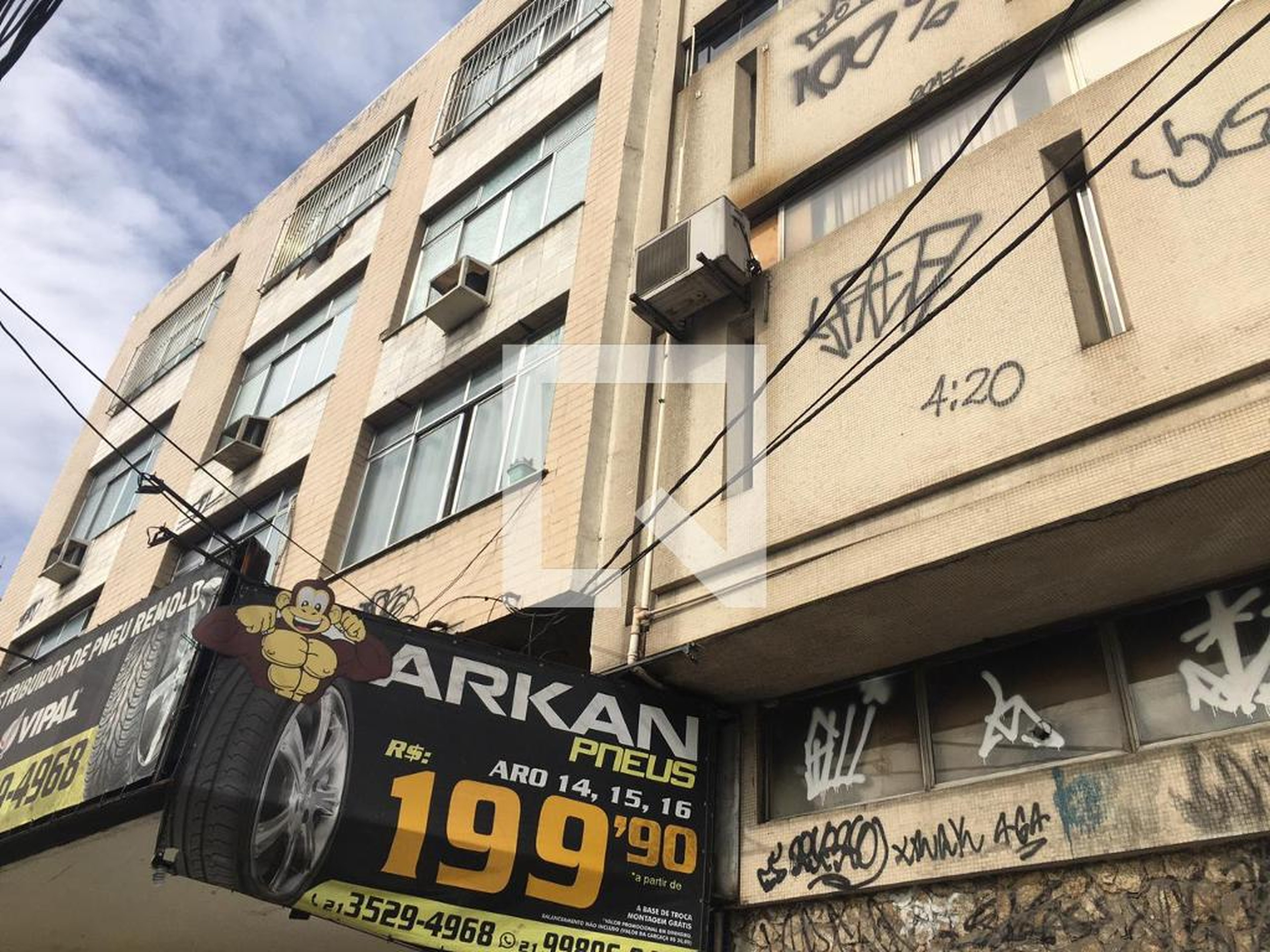 Fachada Condomínio em Rua Teixeira Soares, 117