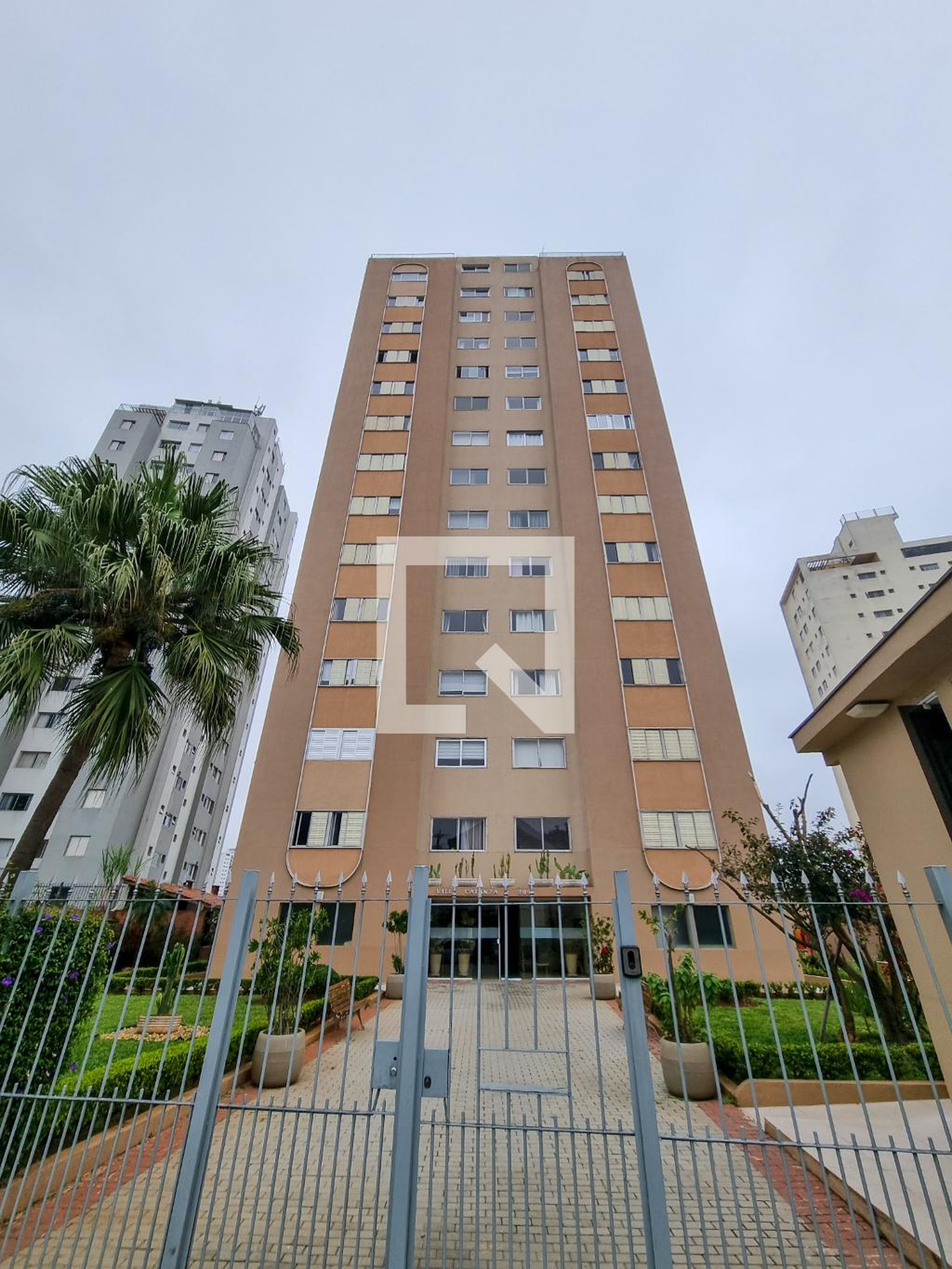 Fachada Condomínio em Rua Afonso Bandeira de Melo, 206