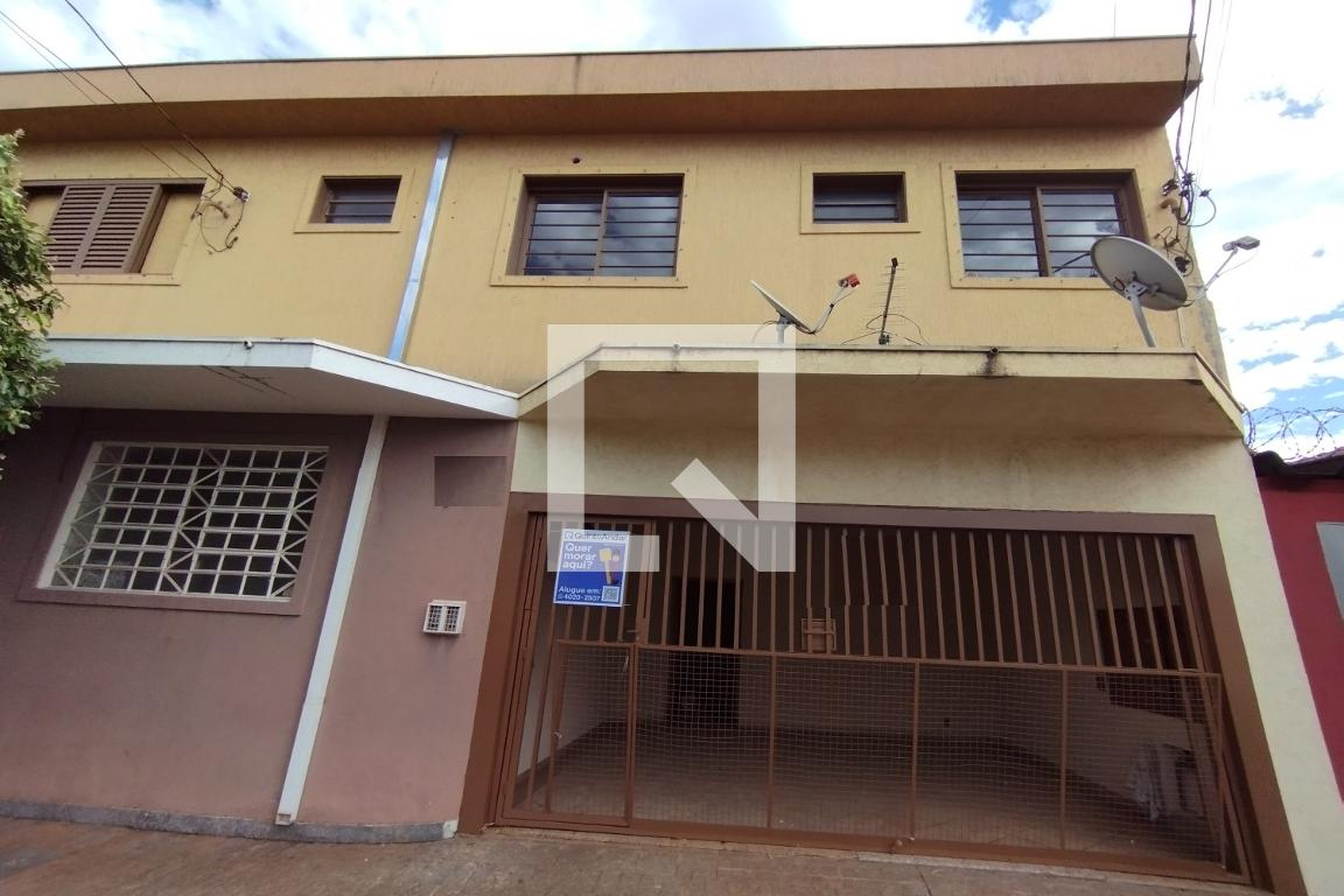 Fachada Condomínio em Rua Bartolomeu de Gusmão, 911