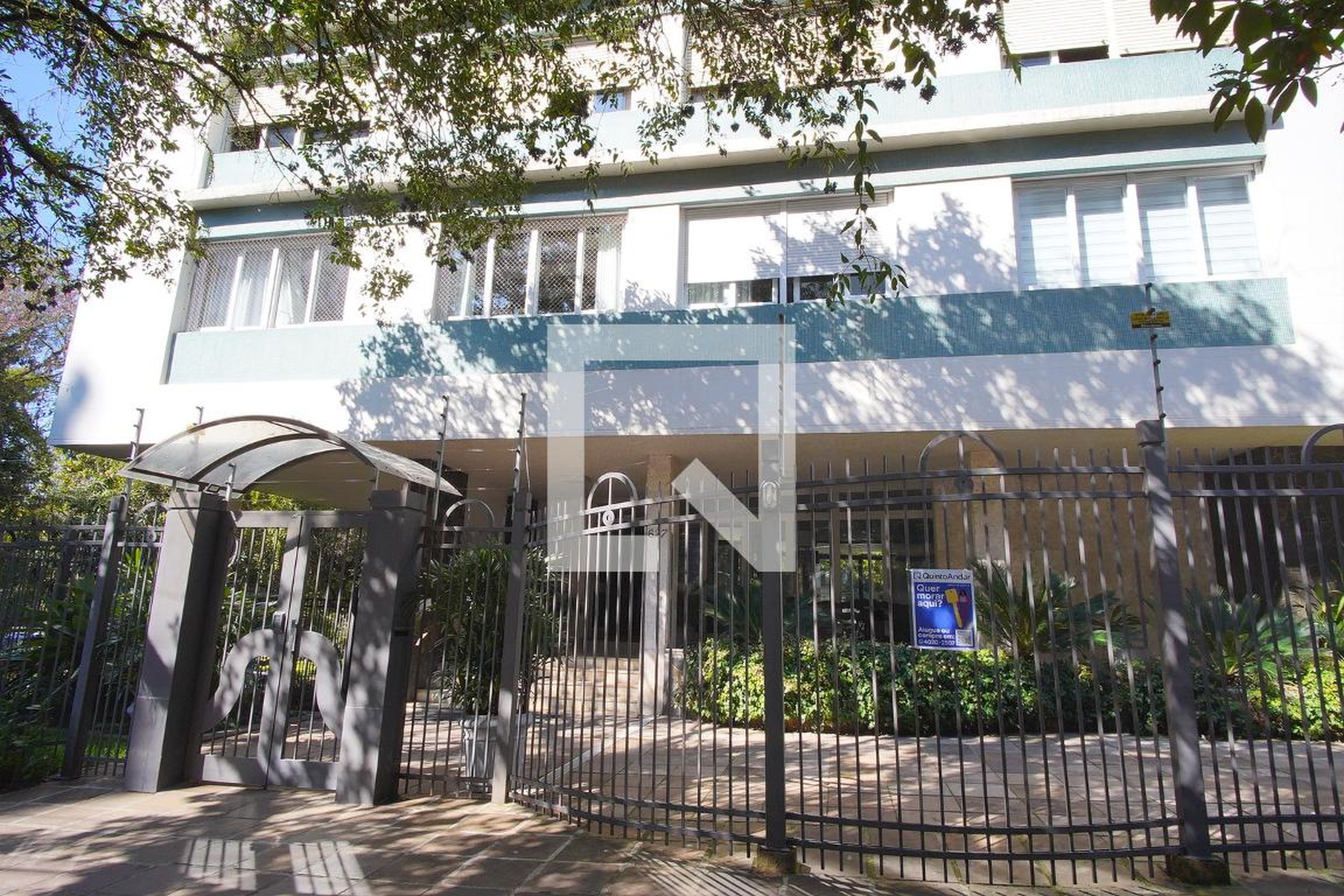 Fachada Condomínio em Rua 24 de Outubro, 1-999