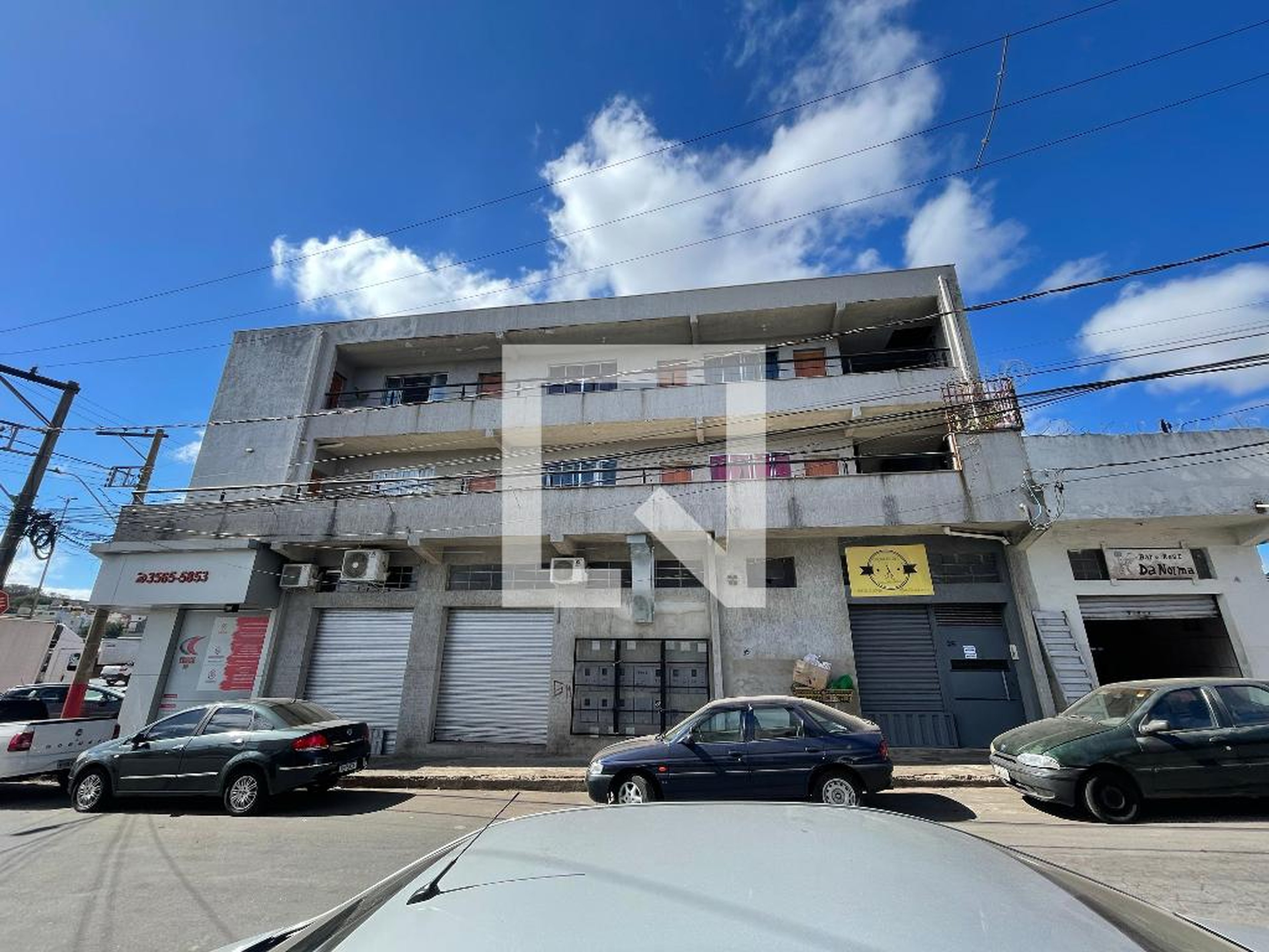 Fachada Condomínio em Rua Camilo Schiara, 25