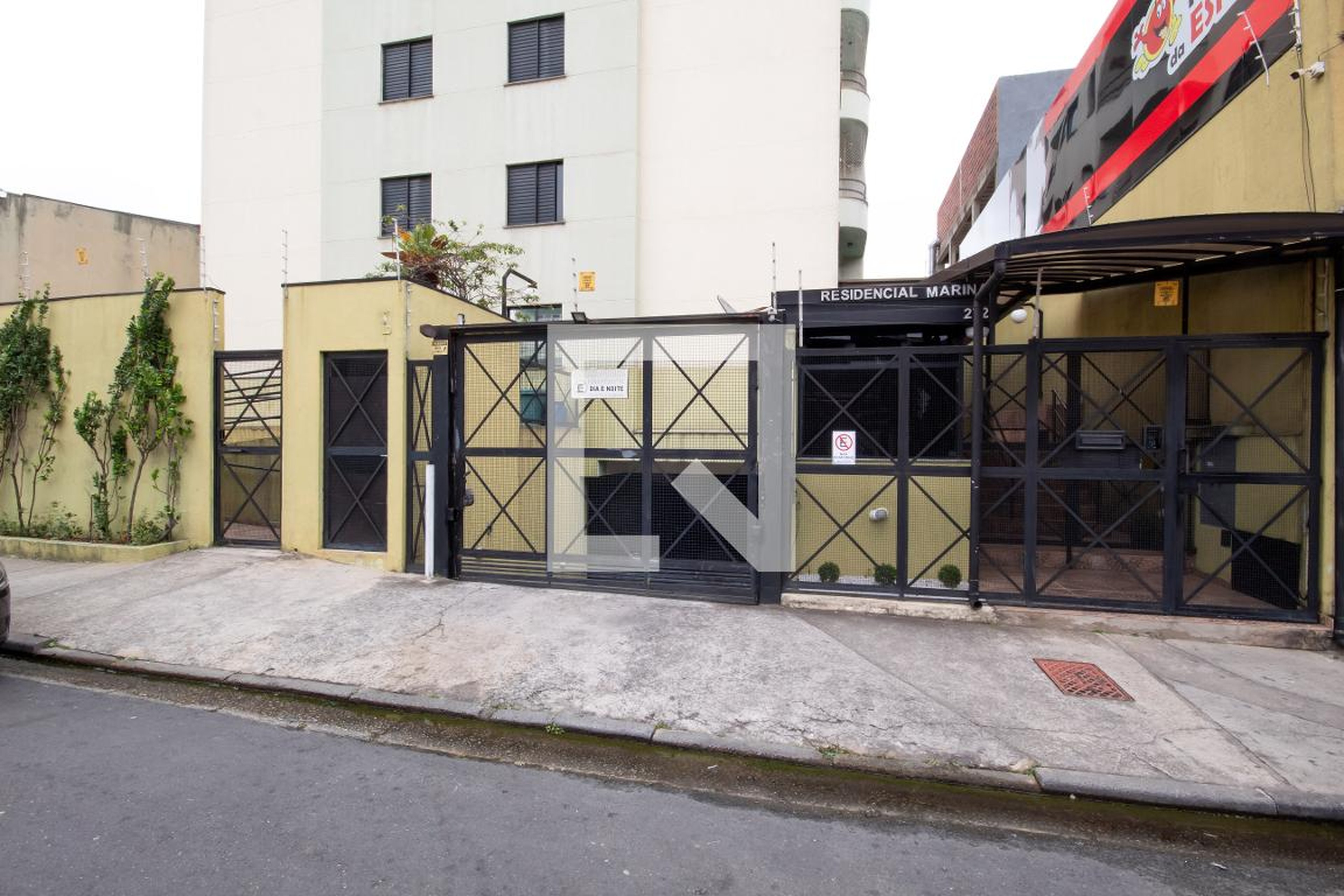 Fachada Condomínio em Rua Aristídes Belini, 272