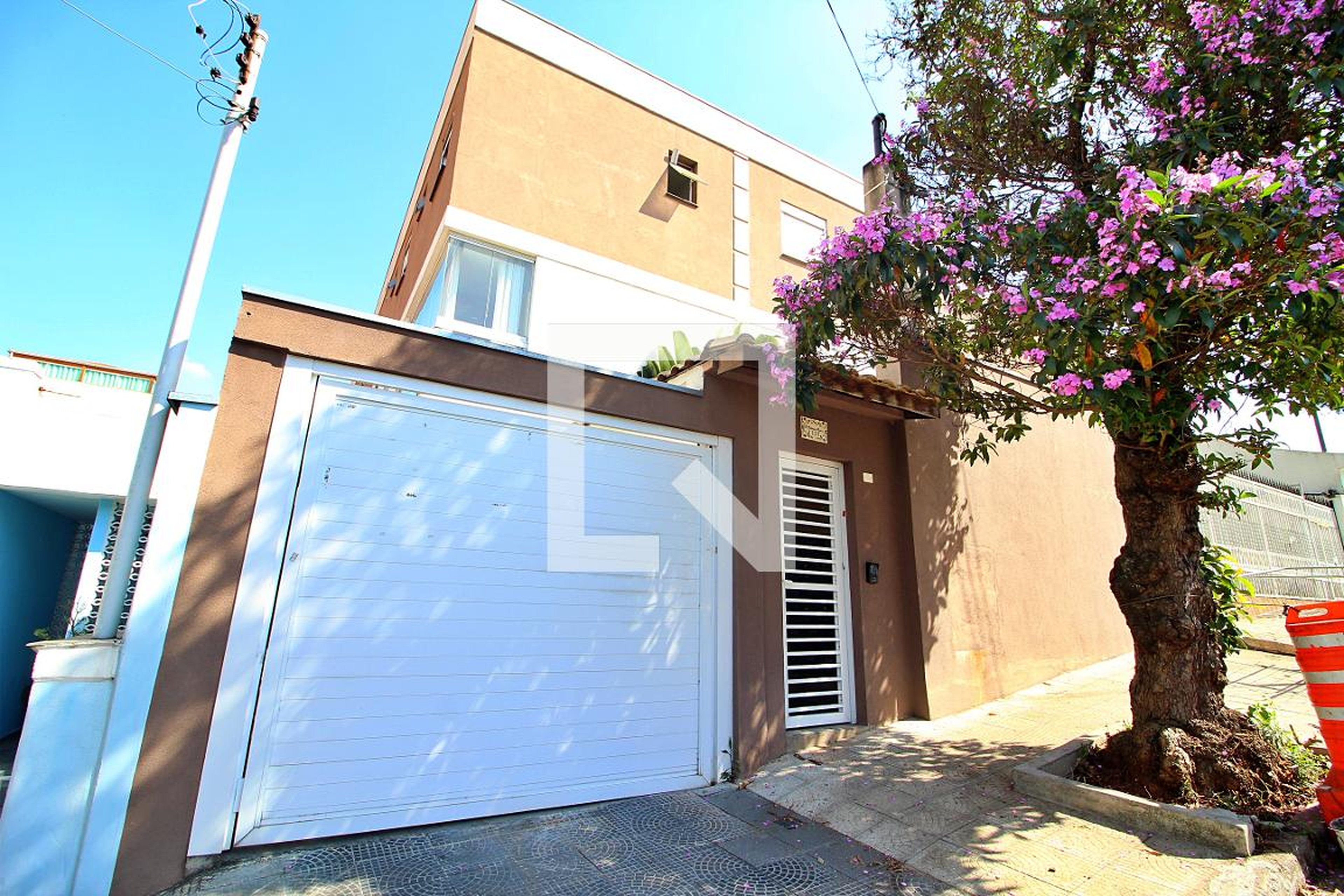 Fachada Condomínio em Rua Vitória Régia, 1139