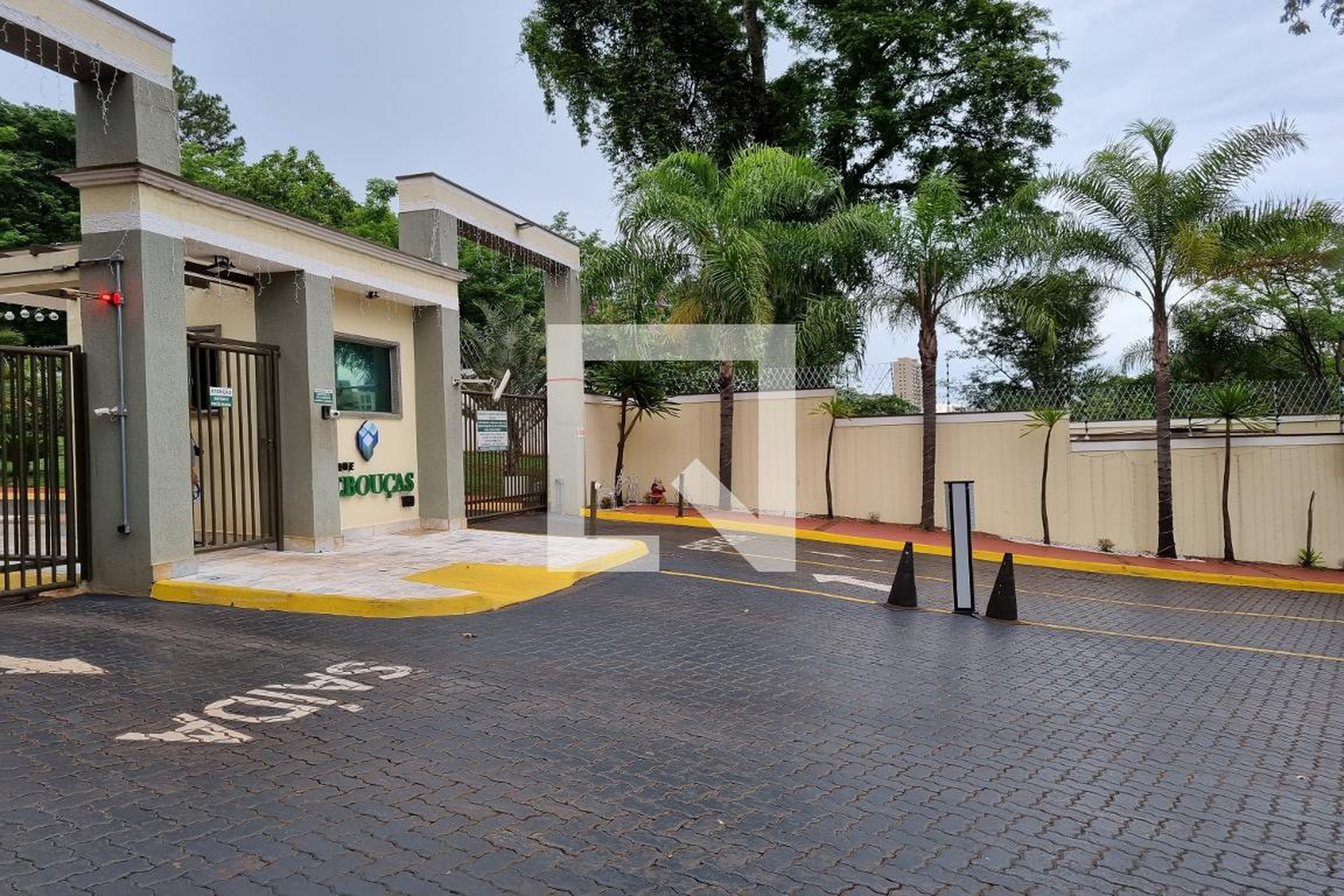 Fachada Condomínio em Avenida Guilhermina Cunha Coelho, 60