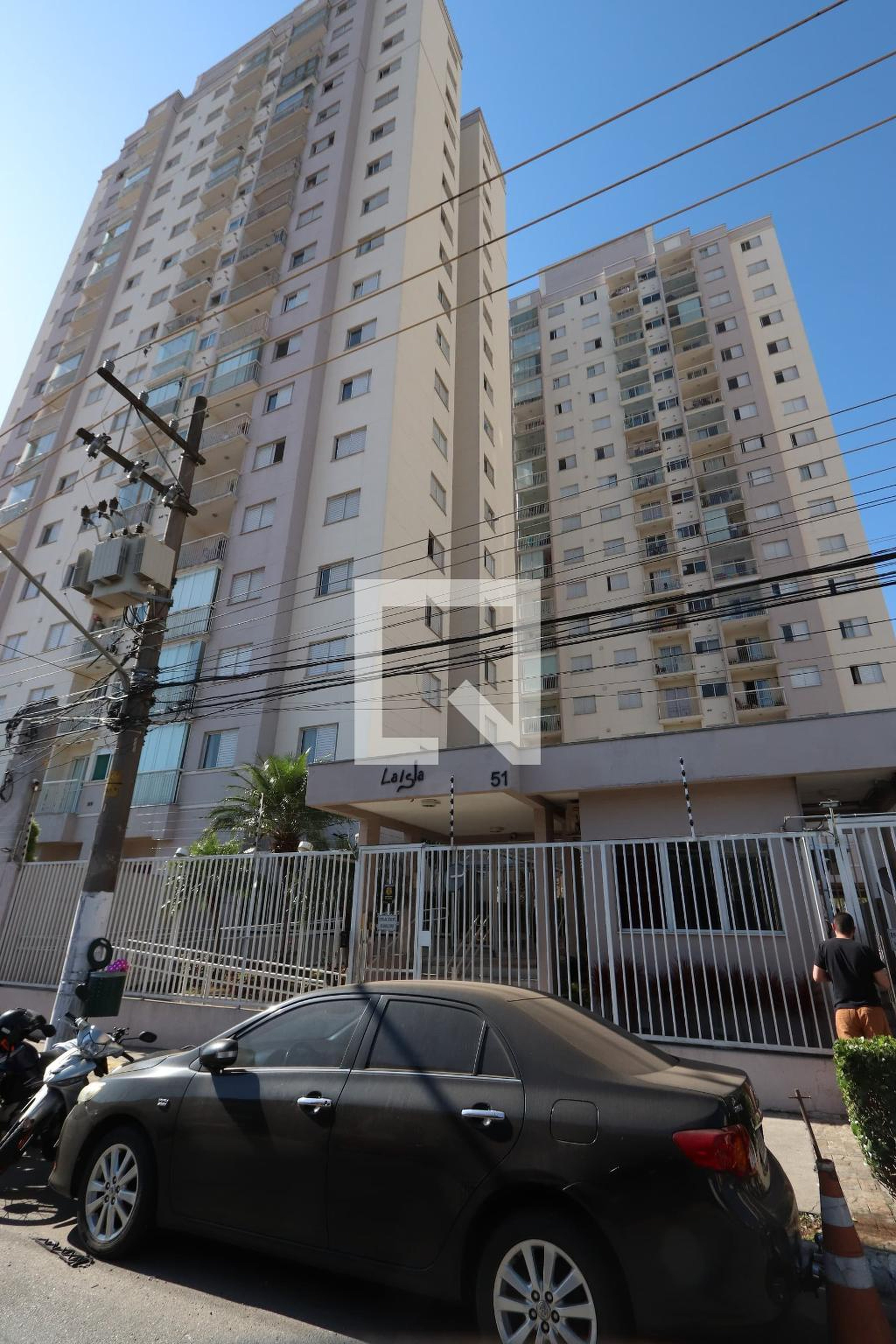 Fachada Condomínio em Rua Jorge Ogushi, 71