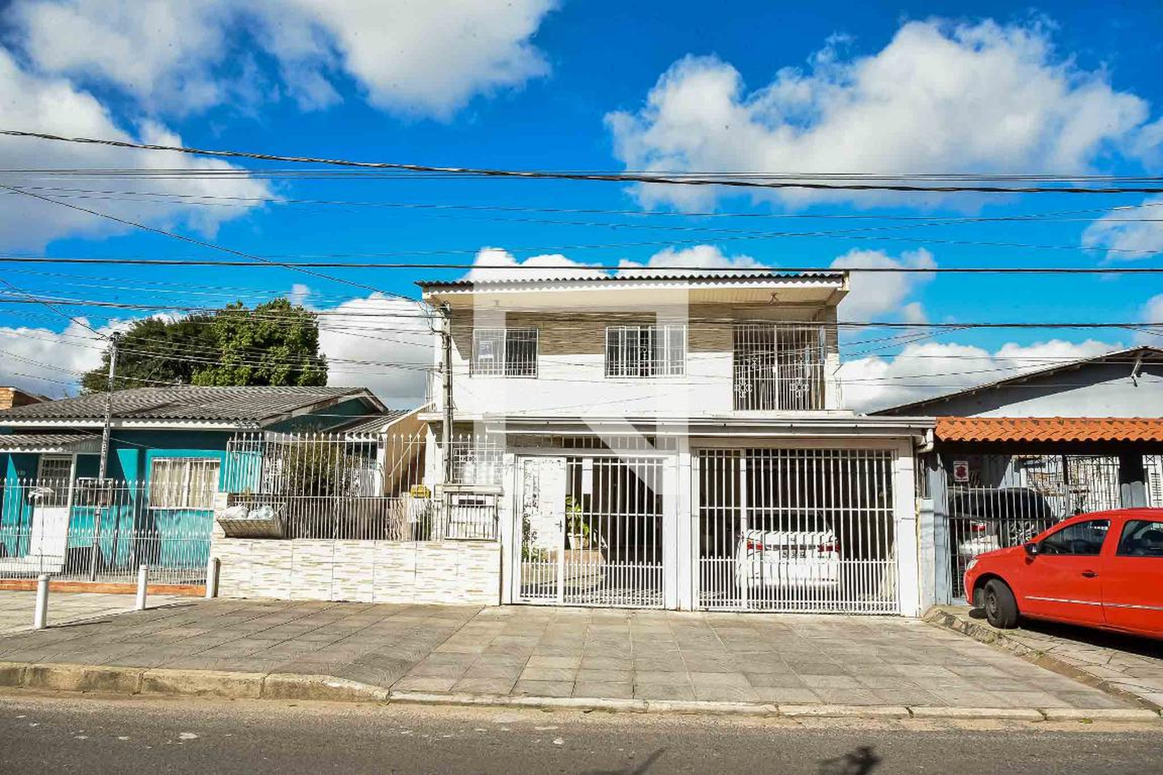 Fachada Condomínio em Rua Alba García de Oliveira, 77