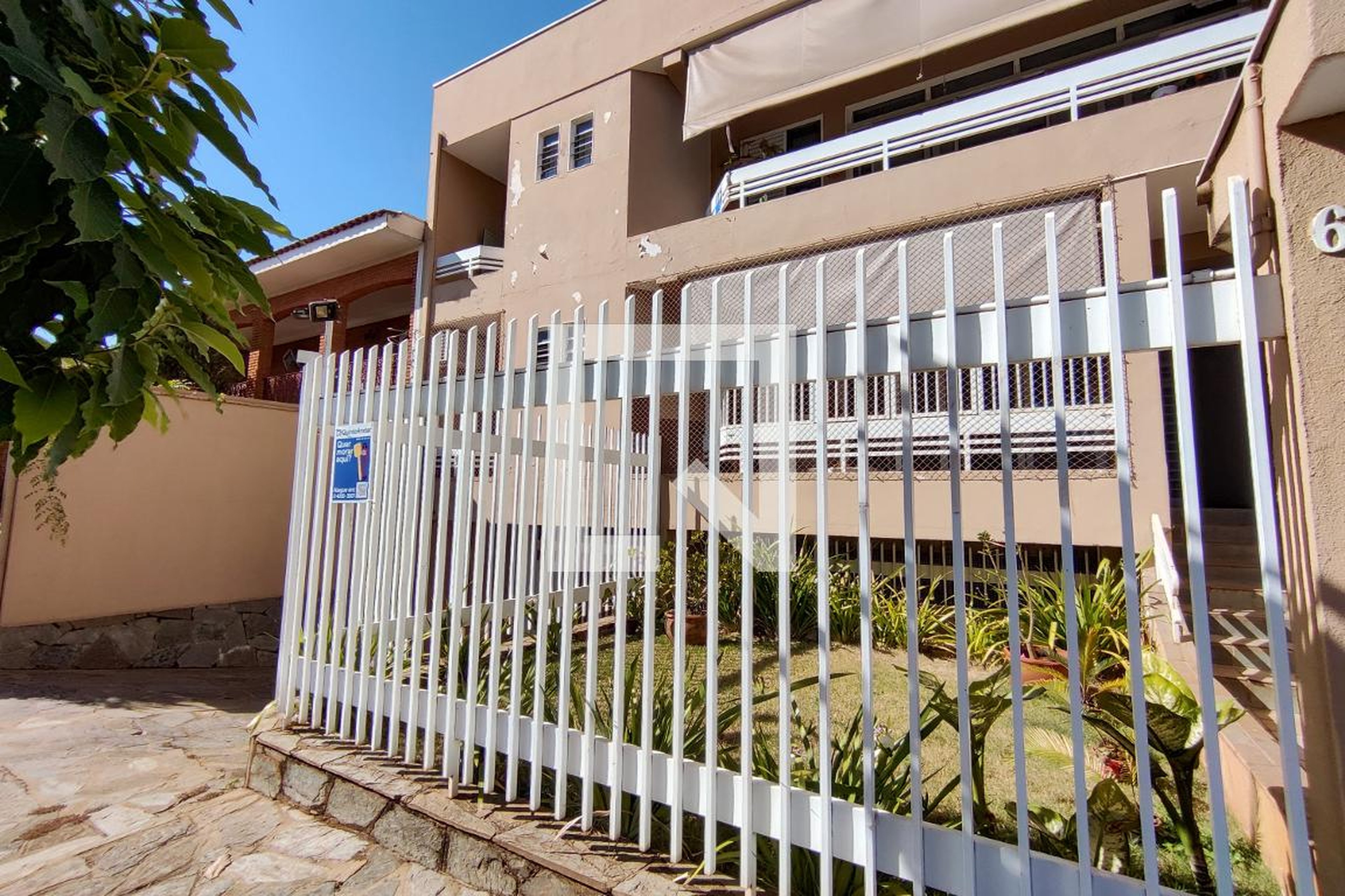 Fachada Condomínio em Rua Coronel Luíz da Silva Batista, 689