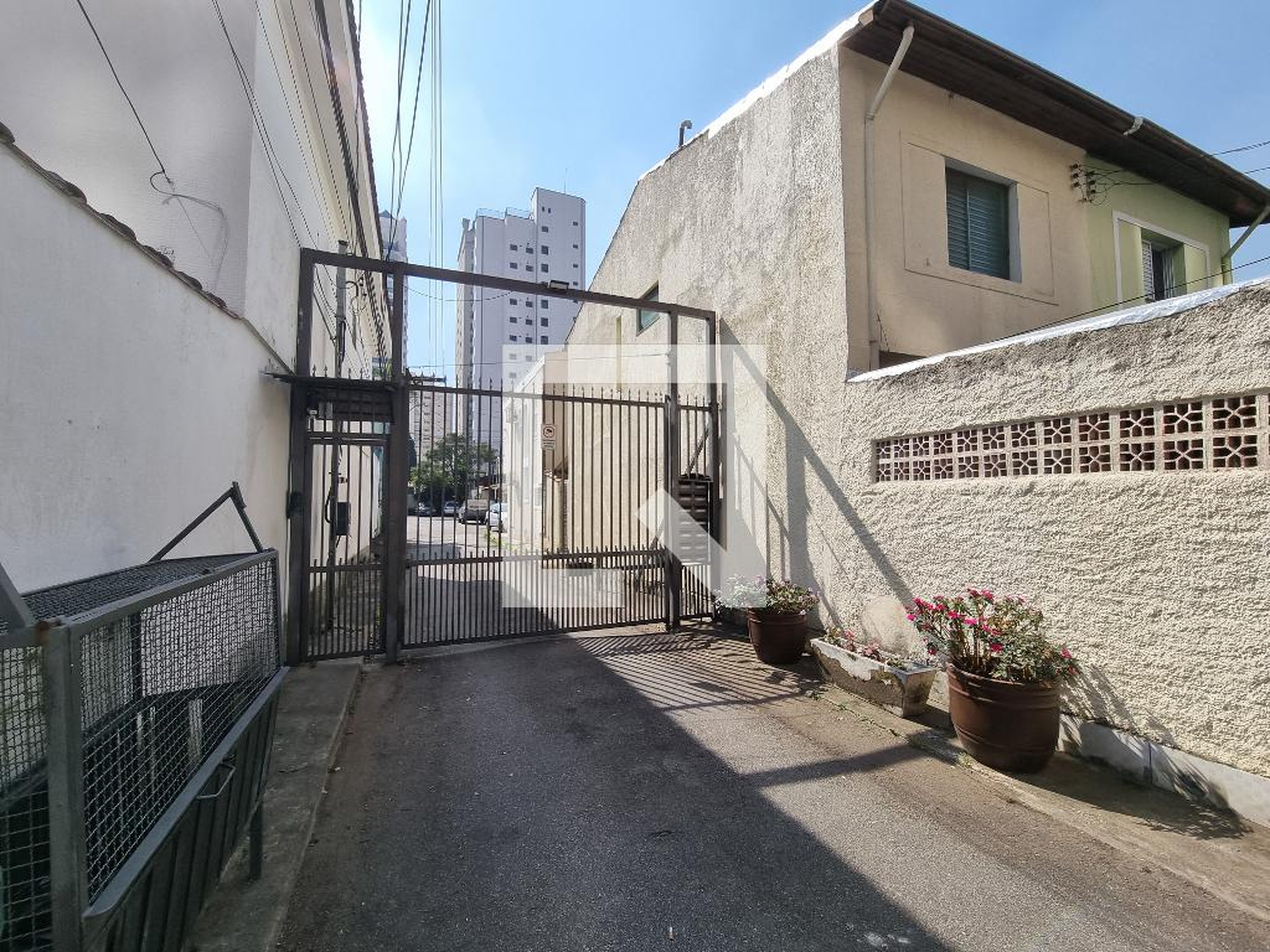 Fachada Condomínio em Travessa Canção das Águas, 36