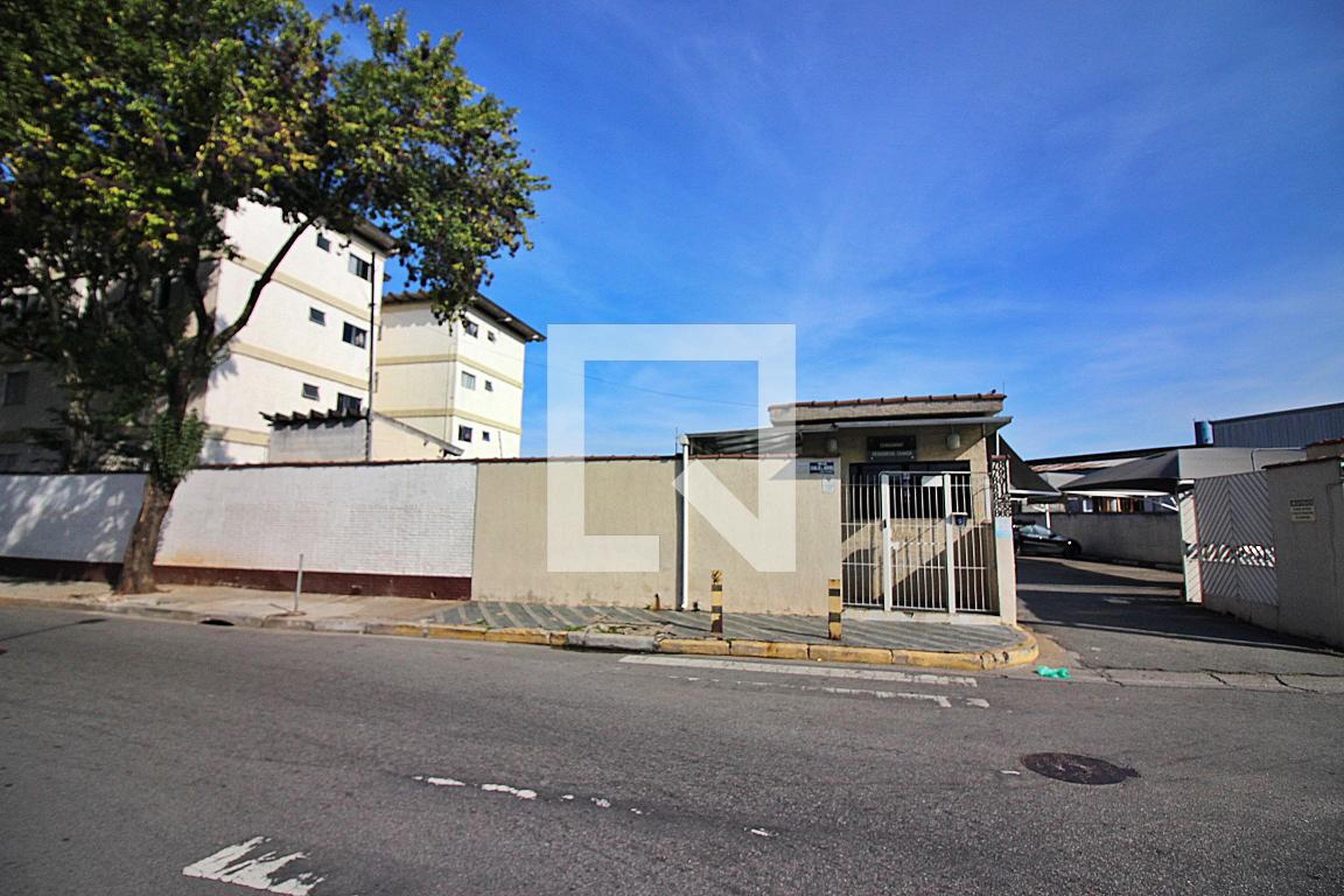 Fachada Condomínio em Rua Oswald de Andrade, 845