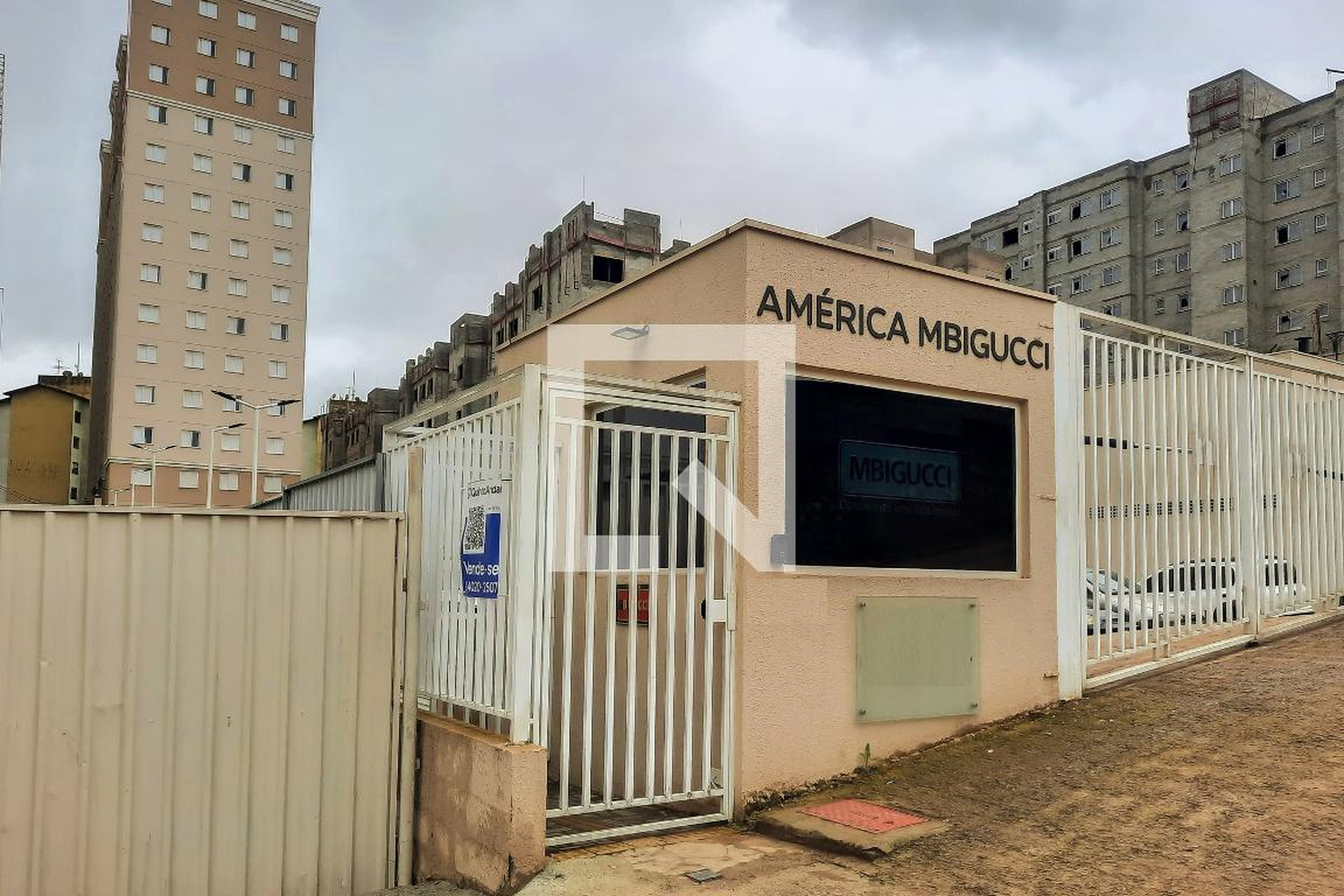 Fachada do Condomínio Condomínio em Estrada Particular Eiji Kikuti, 212