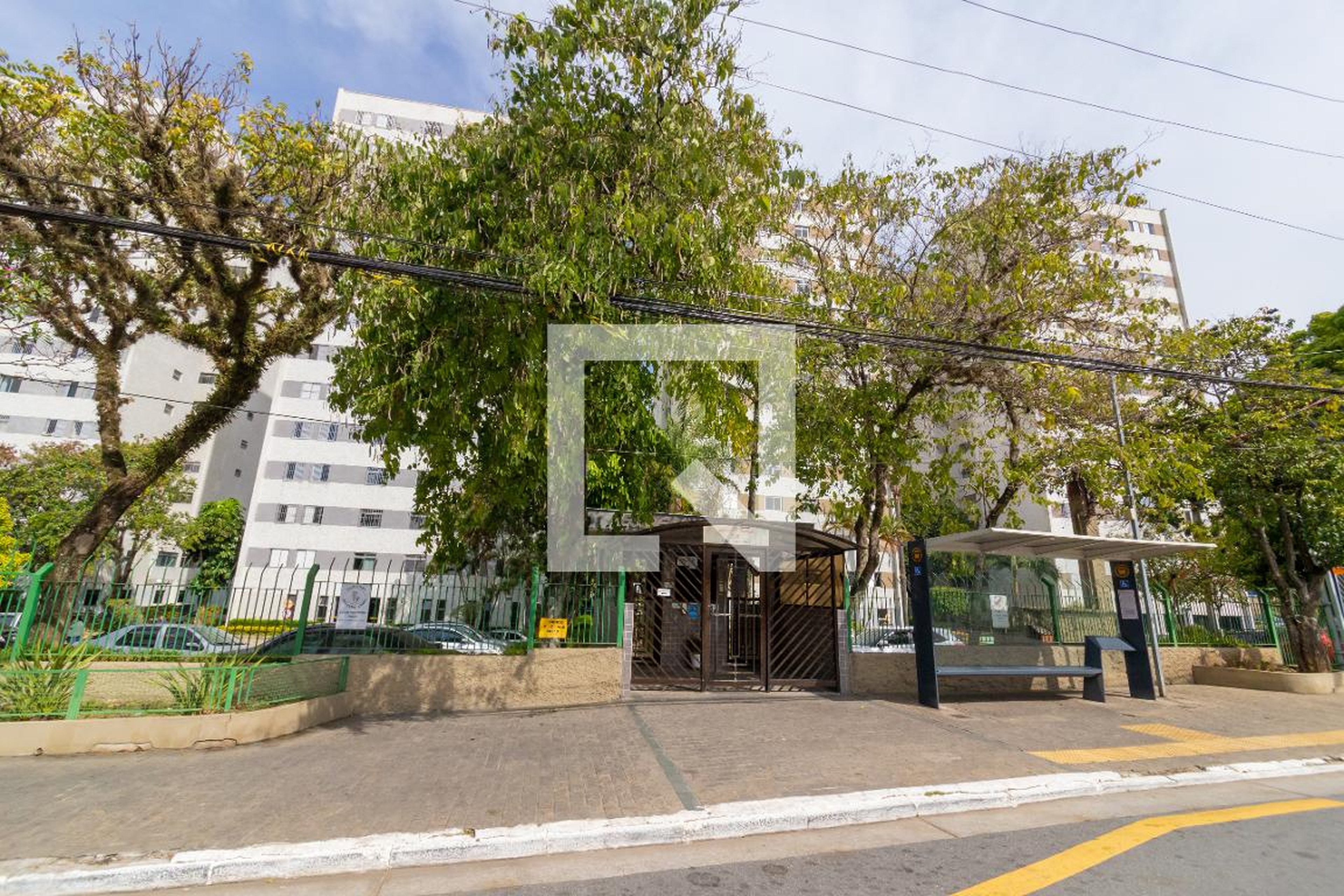 Fachada do Condomínio Condomínio CRJ