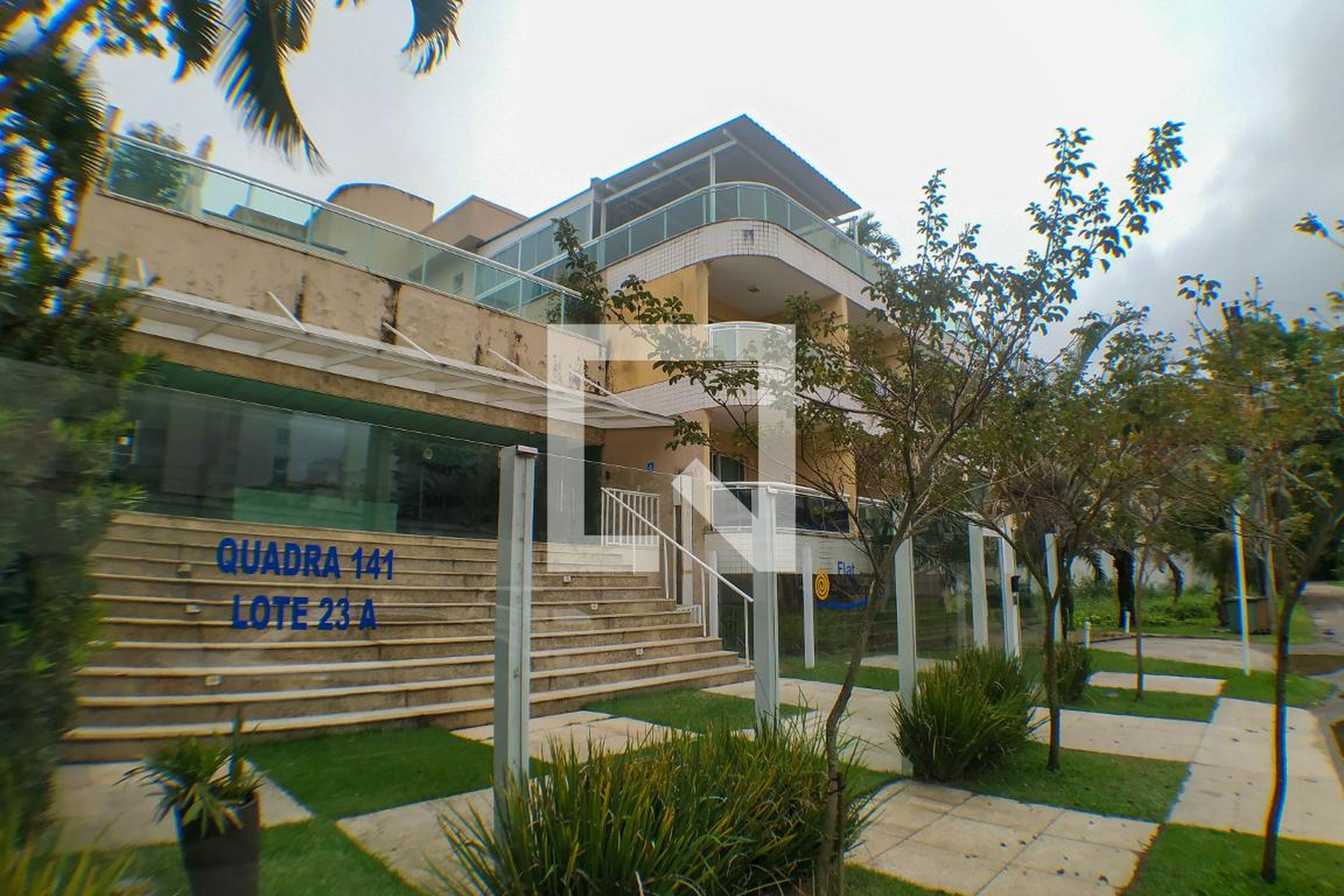 Fachada Condomínio em Rua Luiz Fernando Jales, 141a