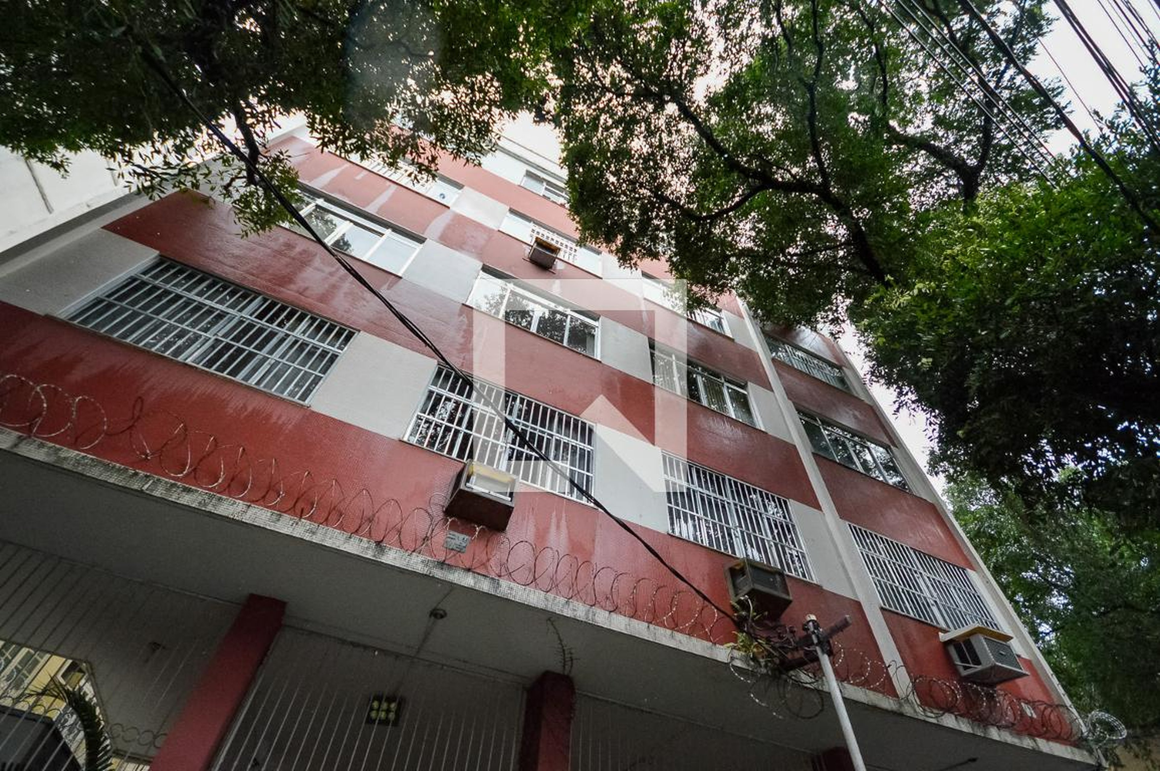 Fachada Condomínio em Rua dos Araújos, 33