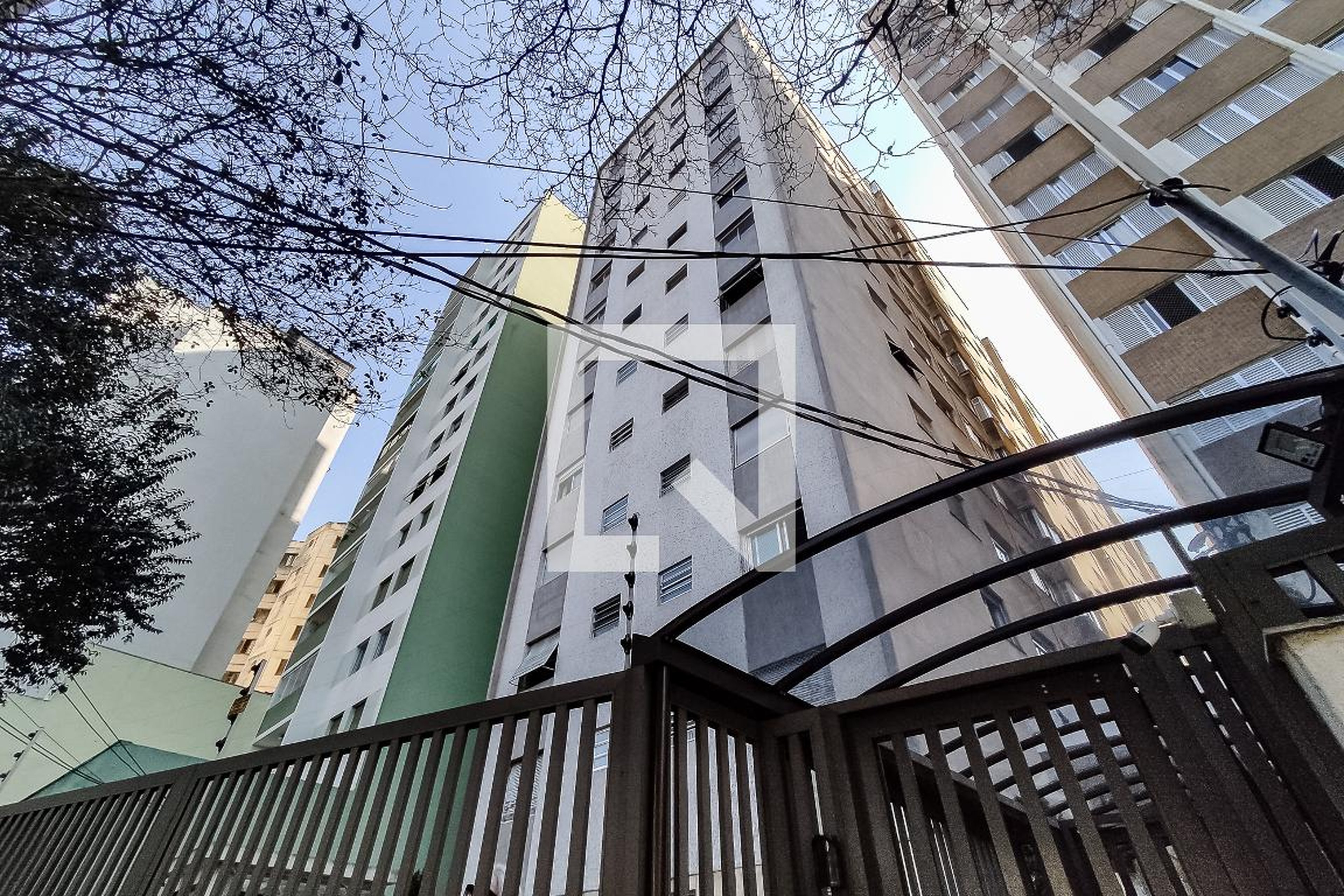 Fachada Condomínio em Rua Pires da Mota, 440