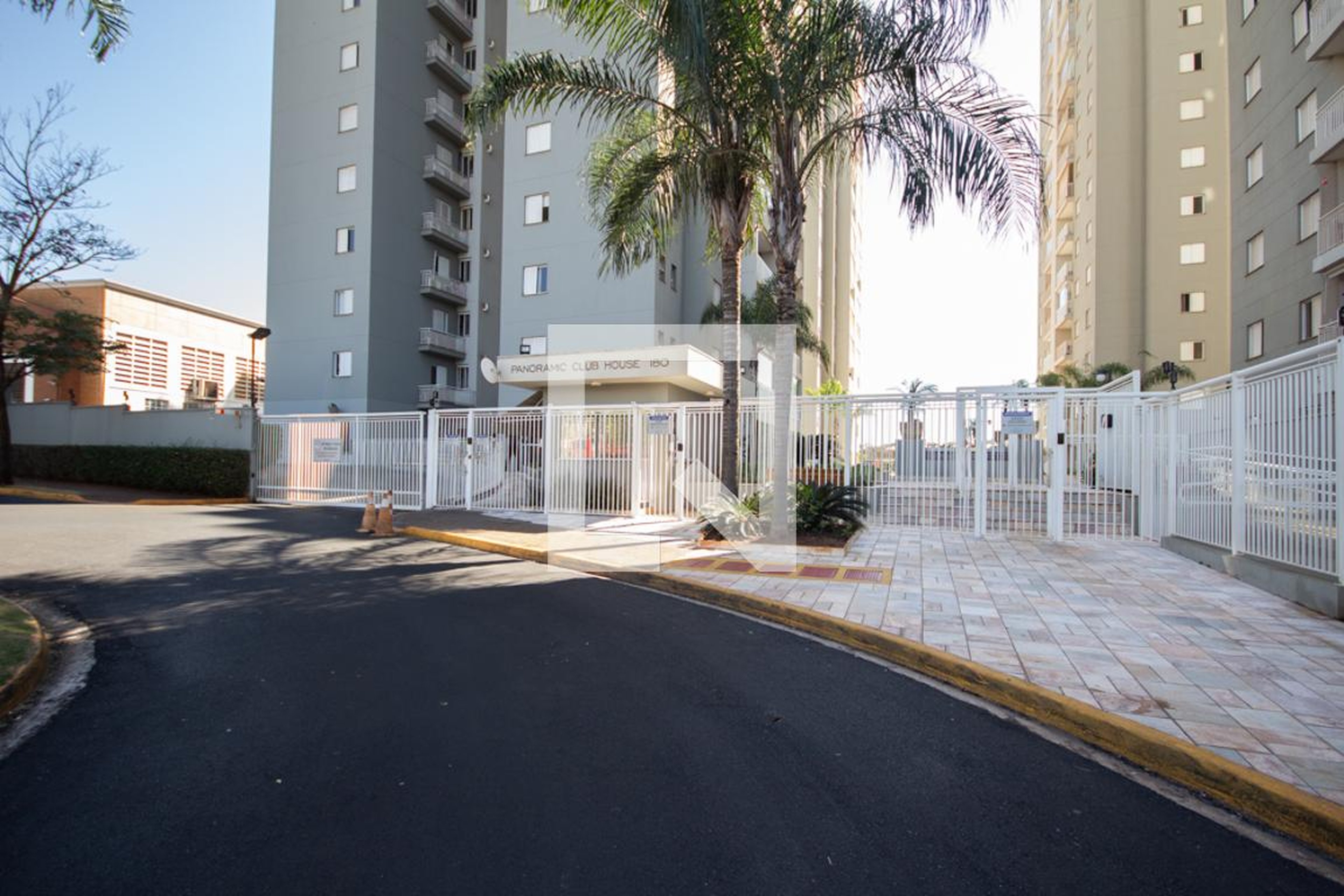 Fachada do condomínio Condomínio Panoramic Club House