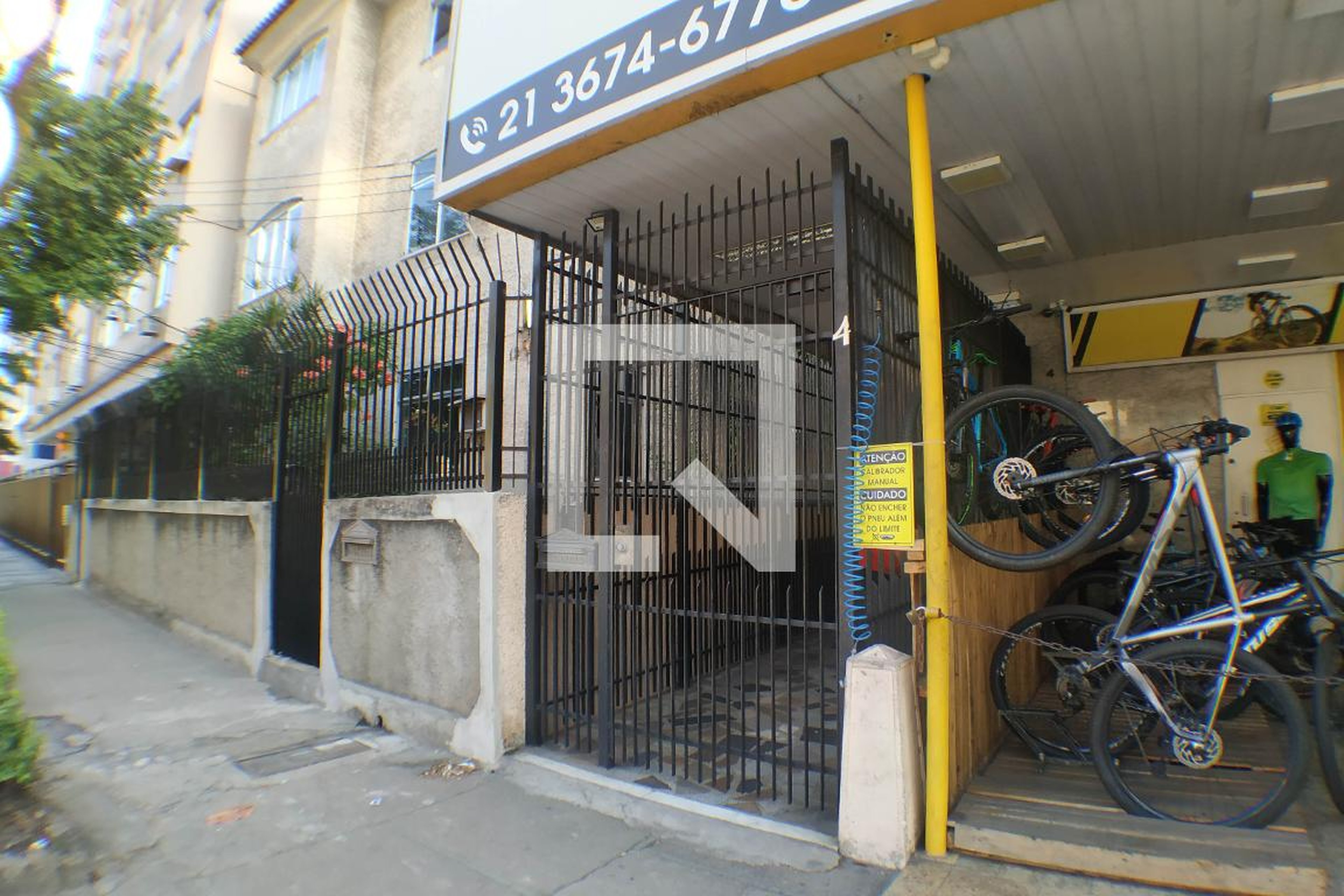 Entrada Condomínio em Avenida Roberto Silveira, 4