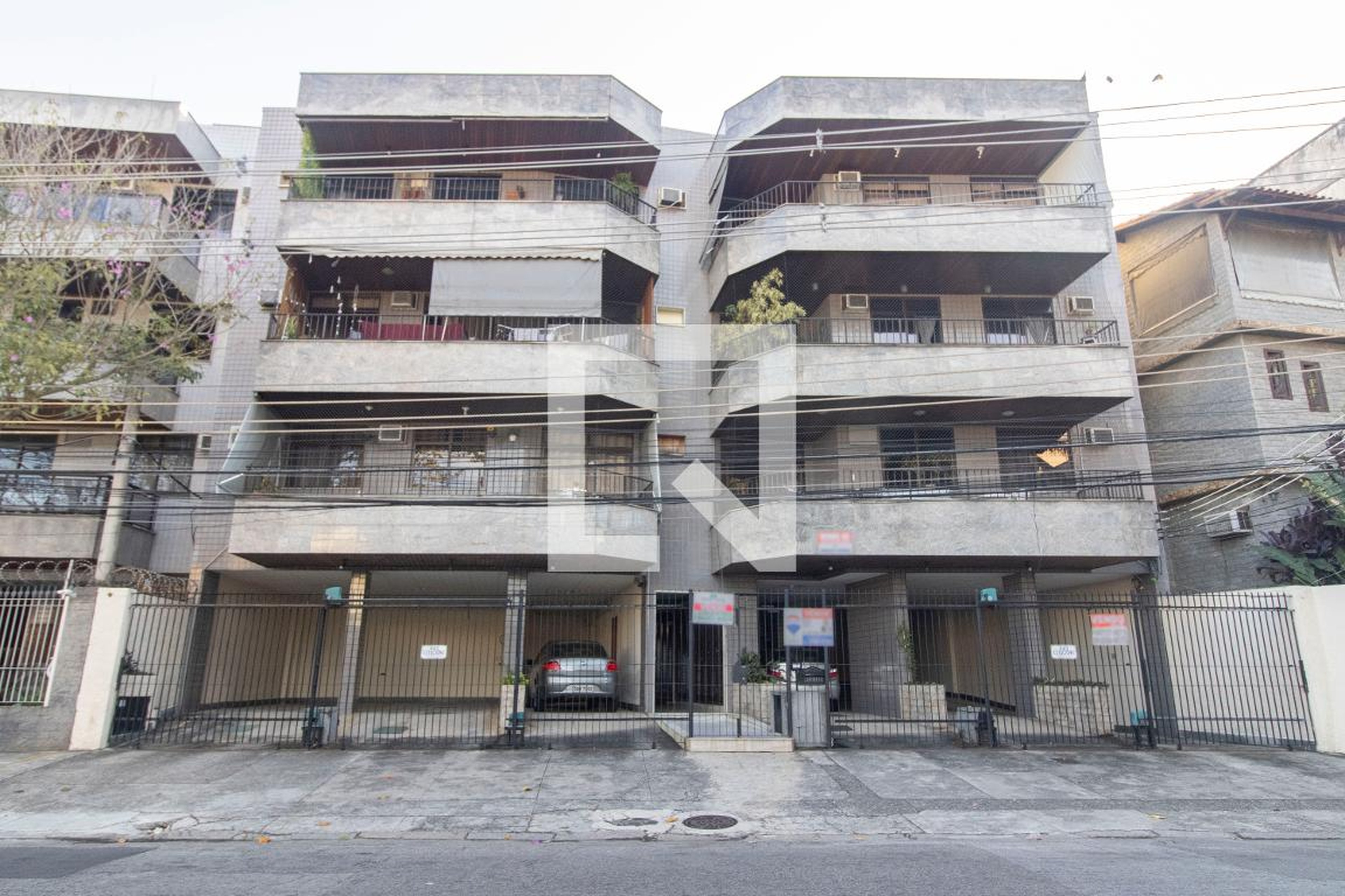 Fachada Condomínio em Rua Capitão Barbosa, 245