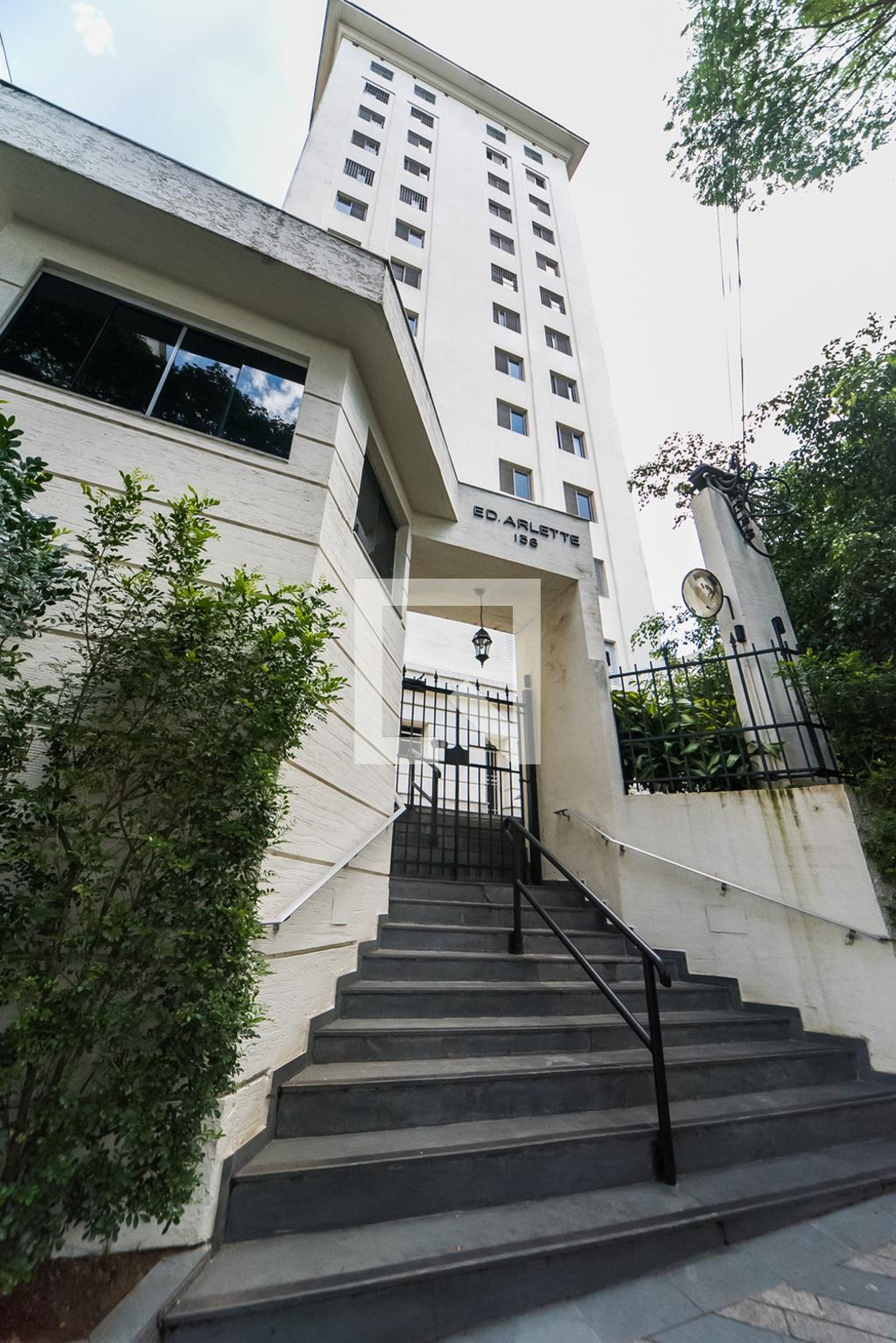 Fachada do Condomínio Edifício Arlete