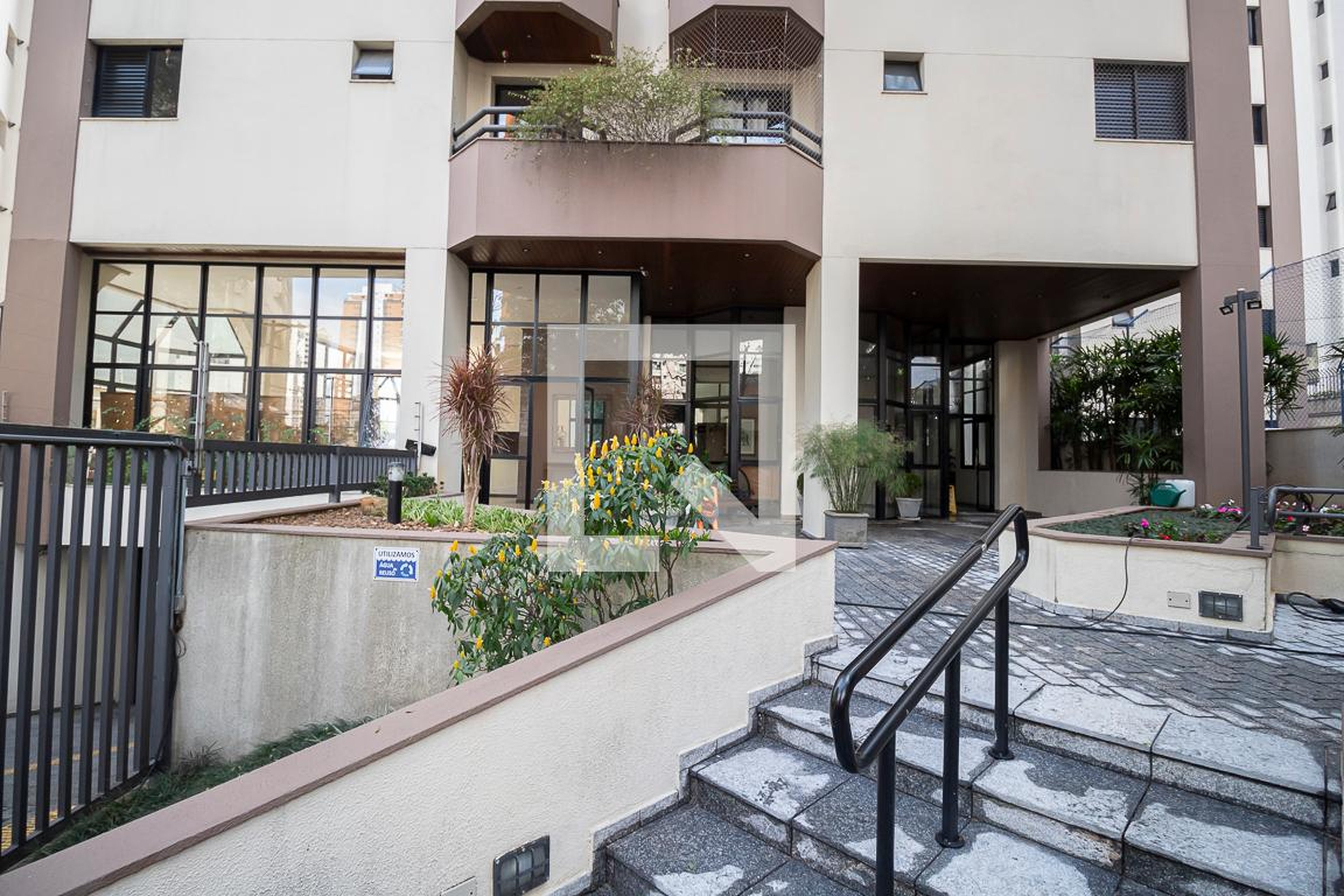 Fachada do Prédio Condomínio em Rua Joaquim Távora, 94