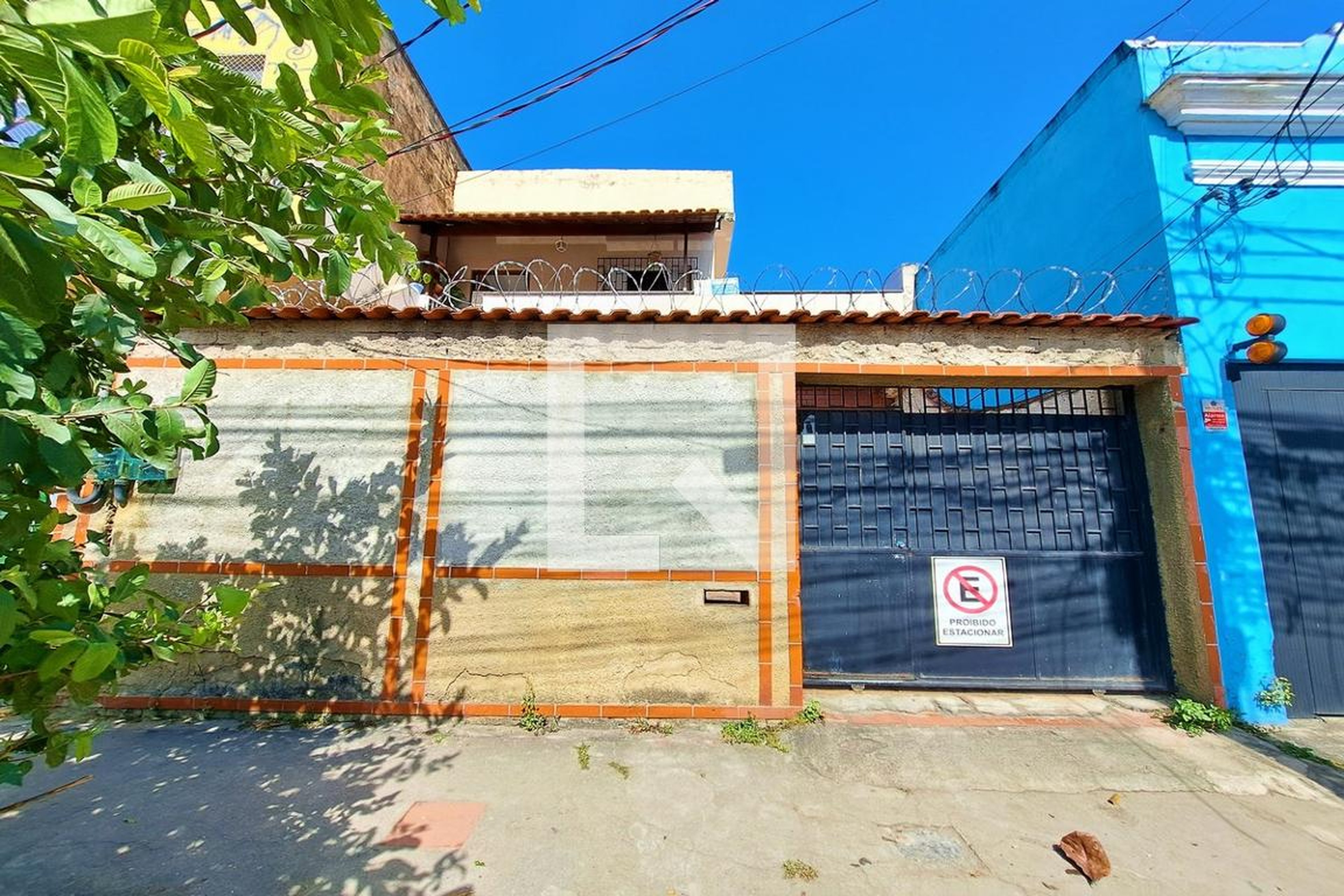 Fachada Condomínio em Rua Almirante Ari Parreiras, 571