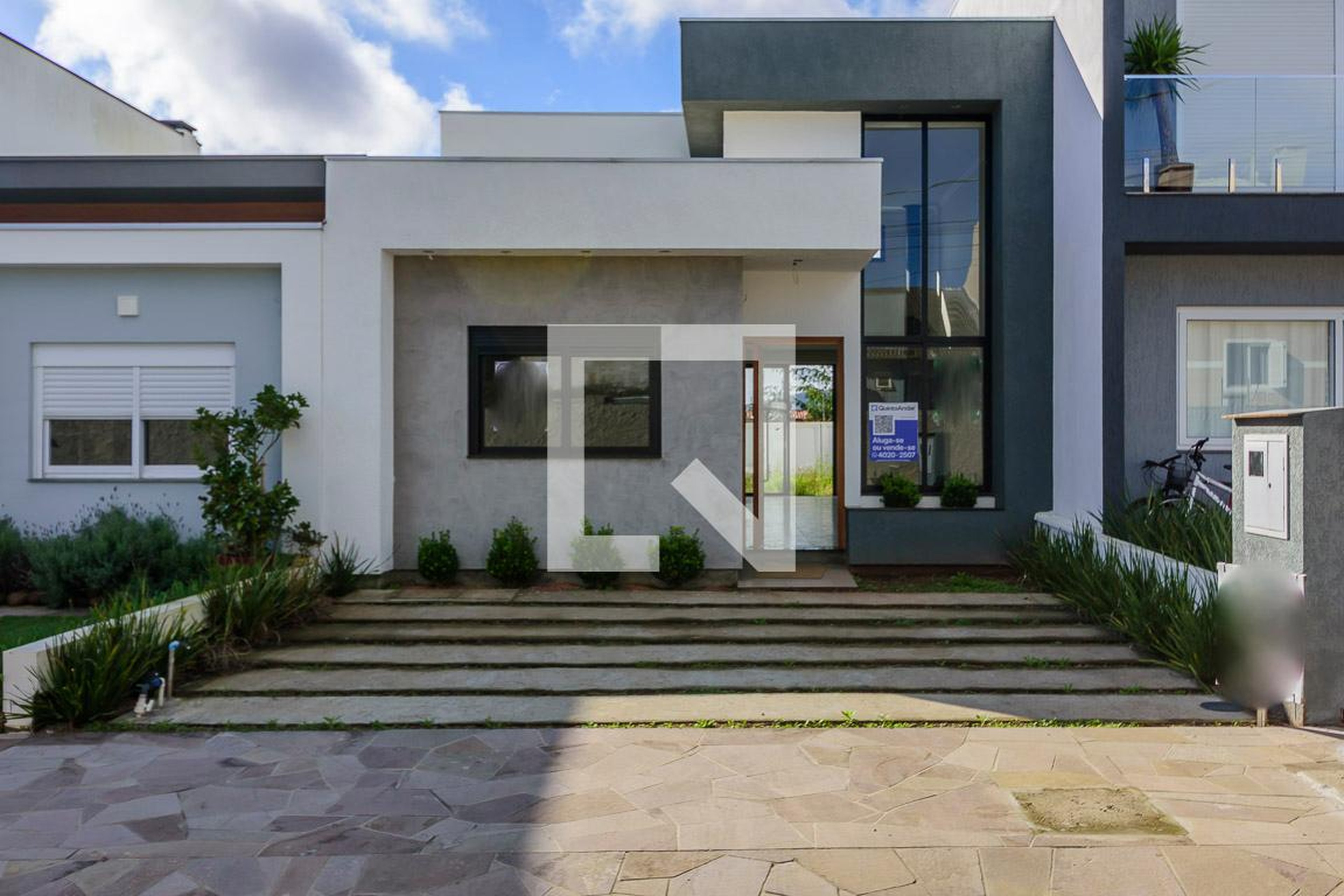 Fachada Condomínio em Rua Irany de Oliveira Sant’anna, 205