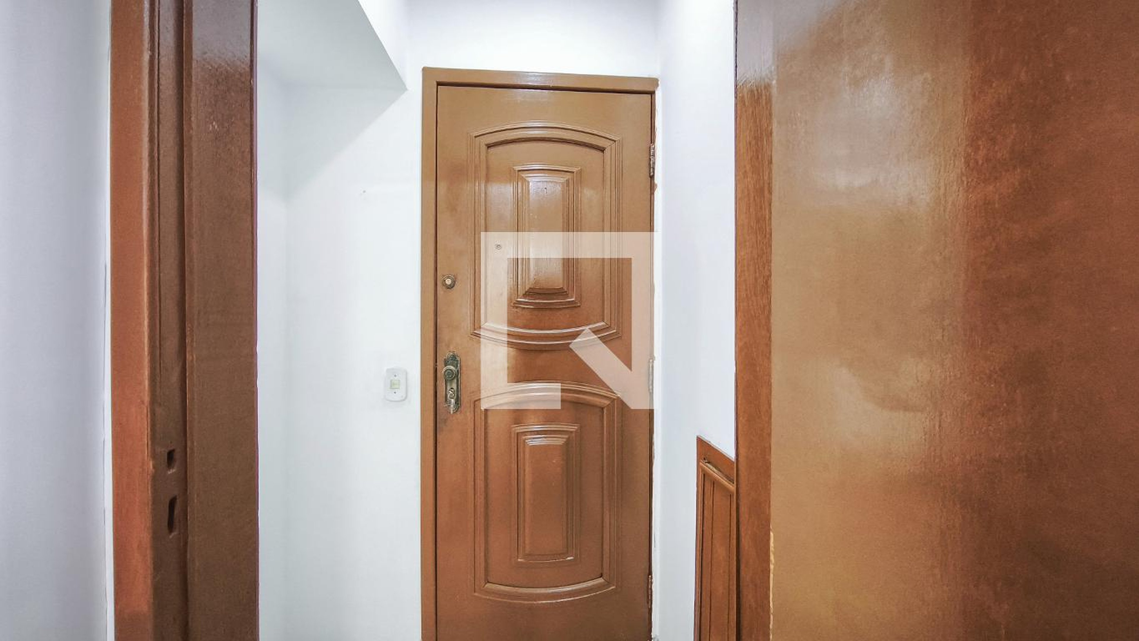 Entrada Condomínio em Rua Dona Romana, 209