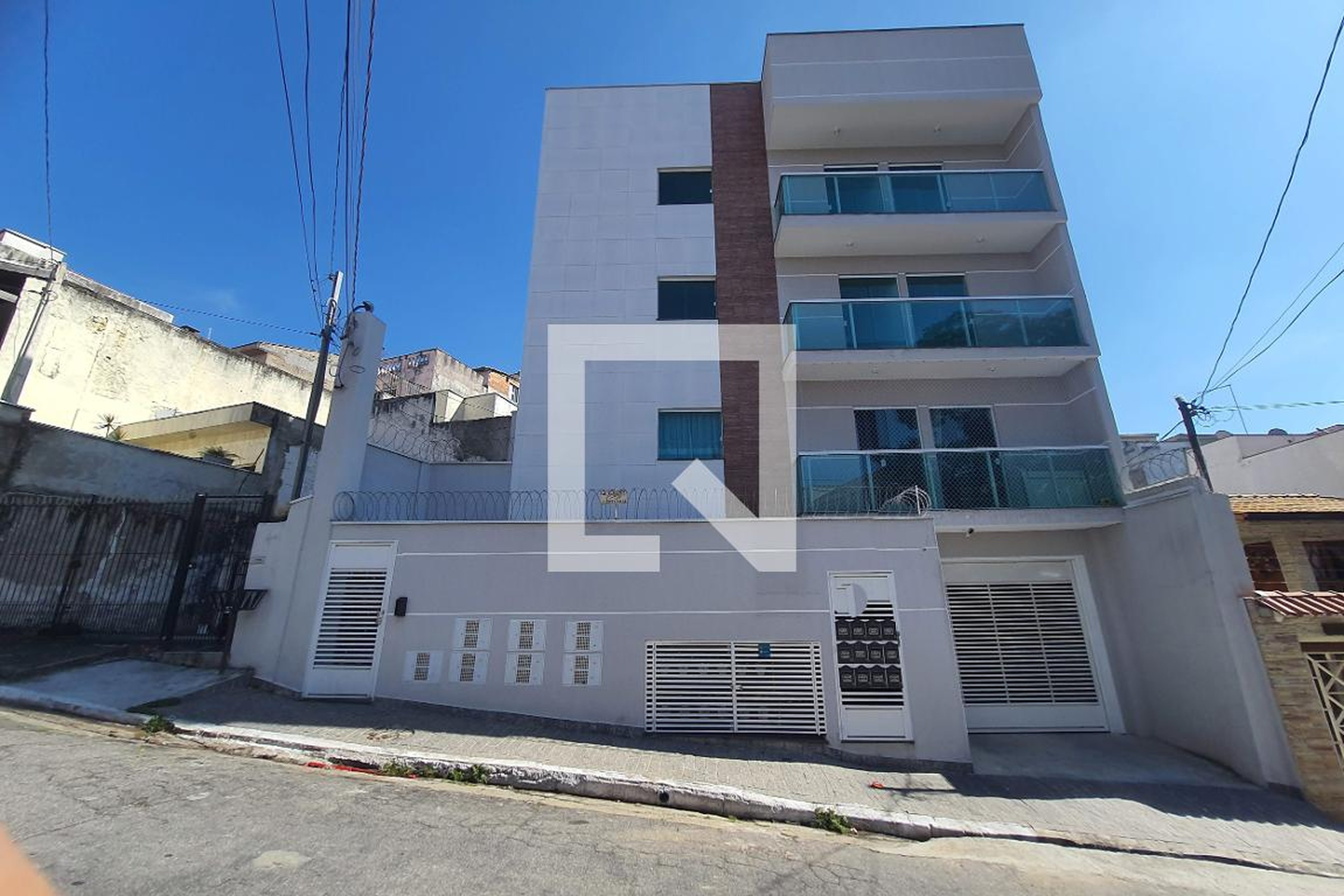 Fachada Condomínio em Rua Verona, 128