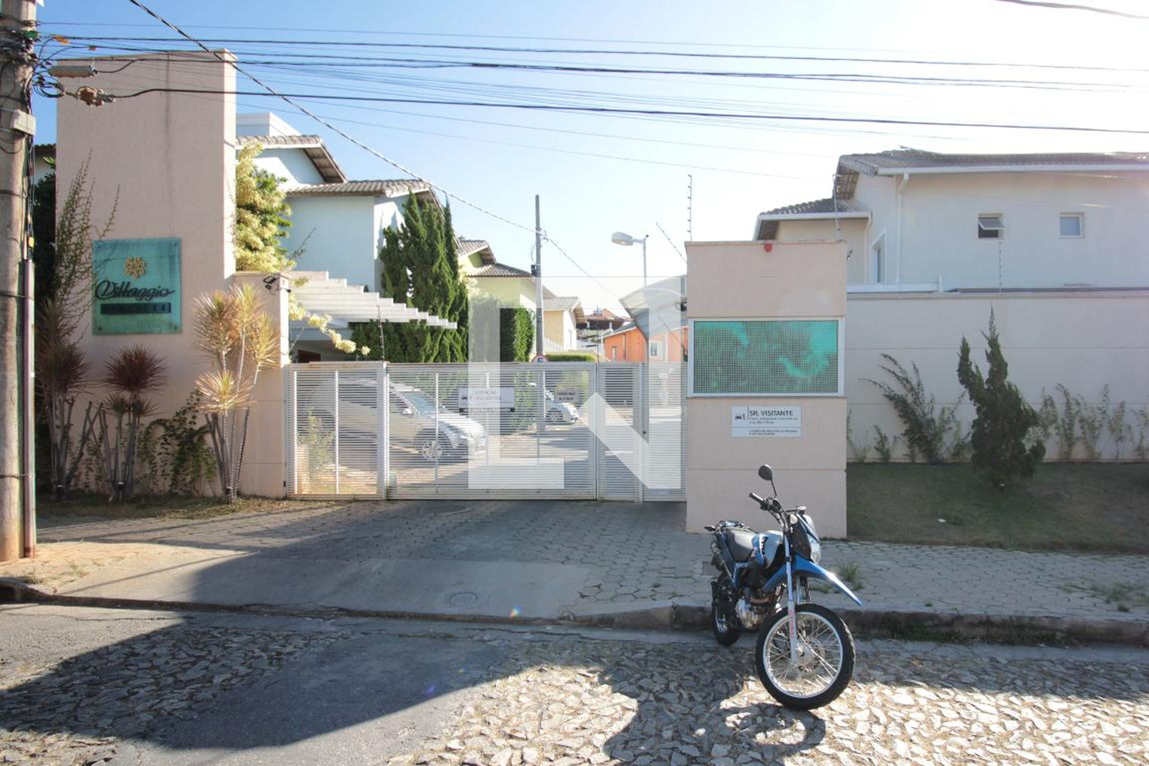 Fachada do Condominio Condomínio Villaggio Pampulha