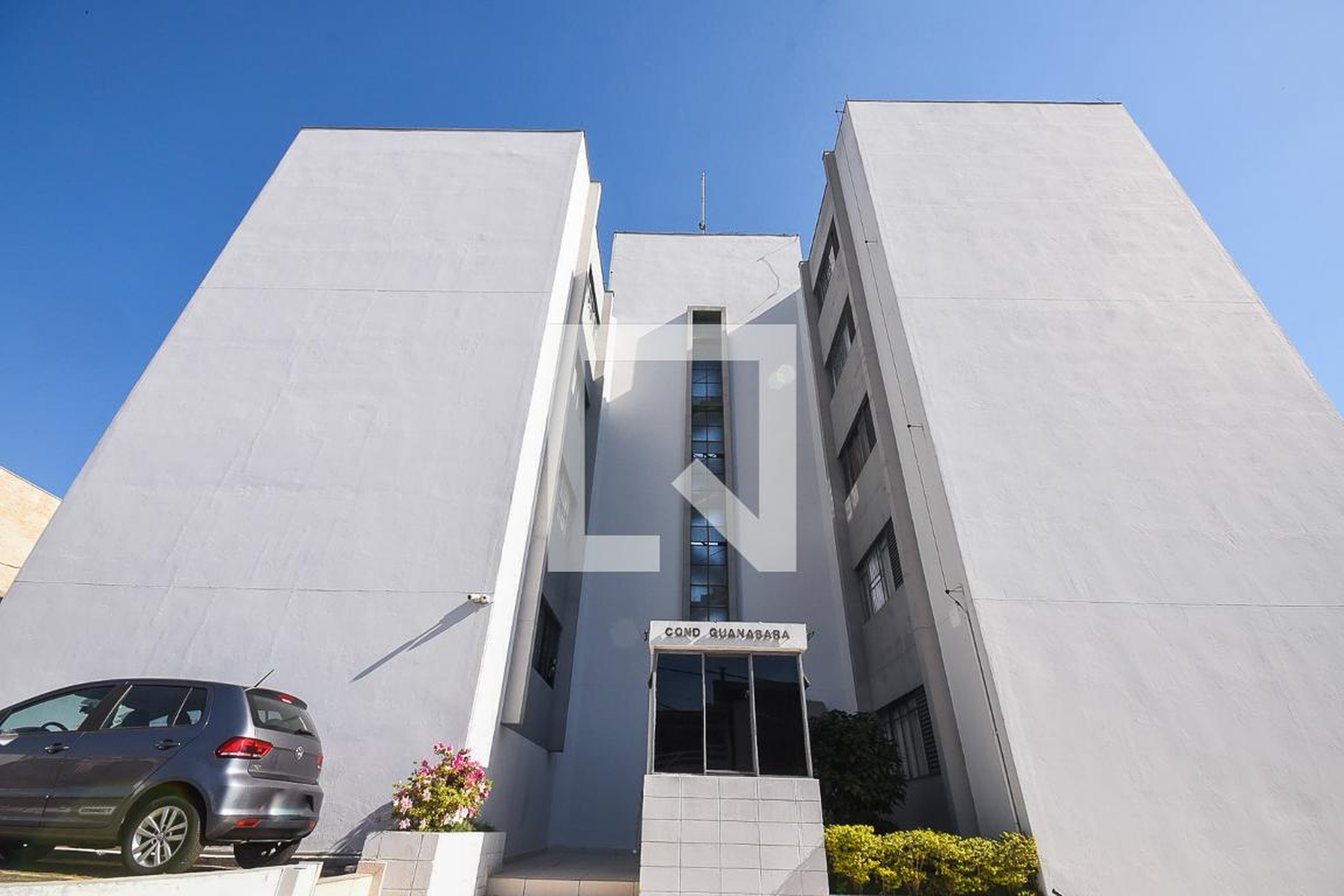 Fachada Condomínio em Rua Nestor Homem de Melo, 152