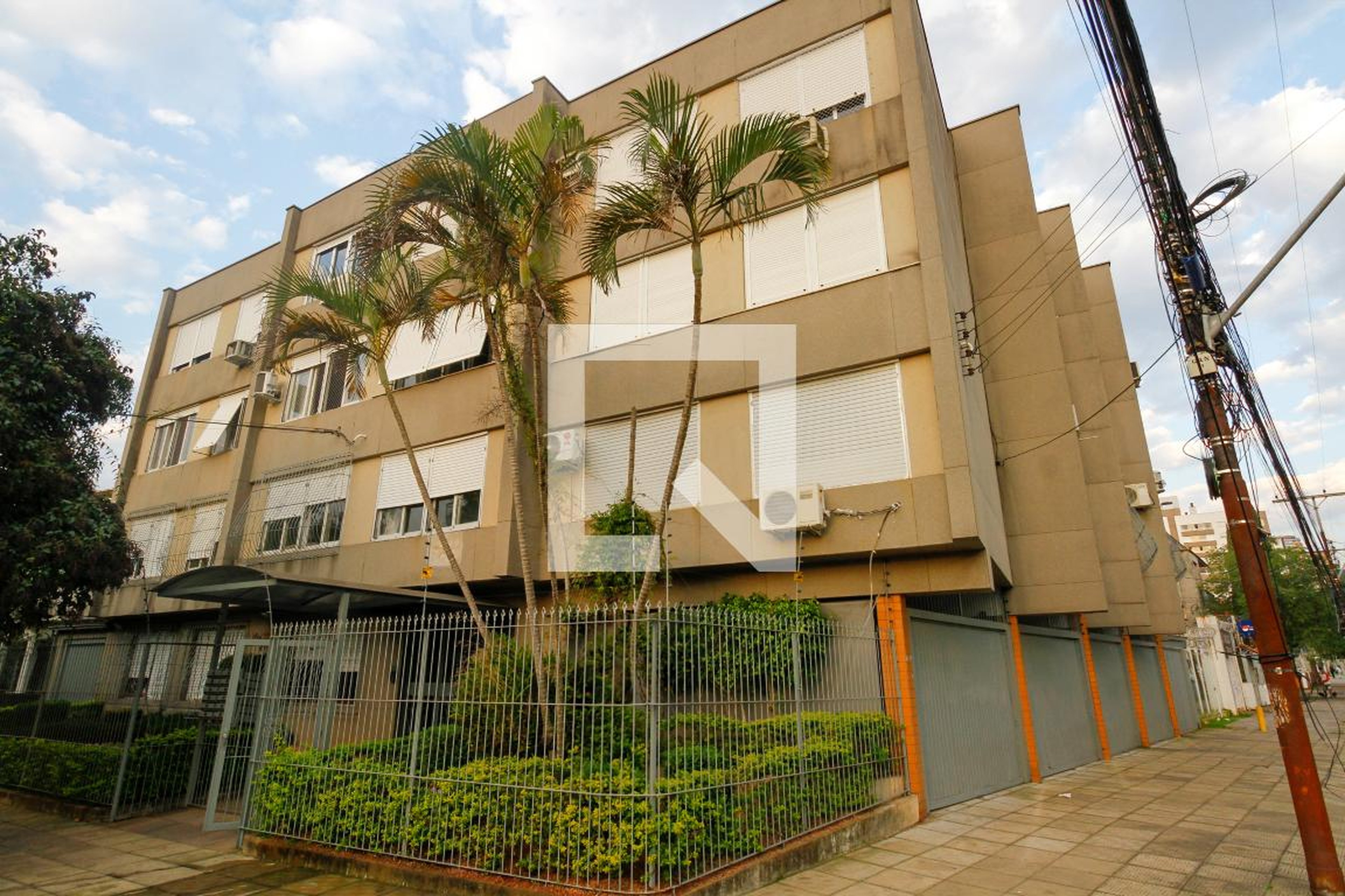 Fachada Condomínio em Rua Antenor Lemos, 174