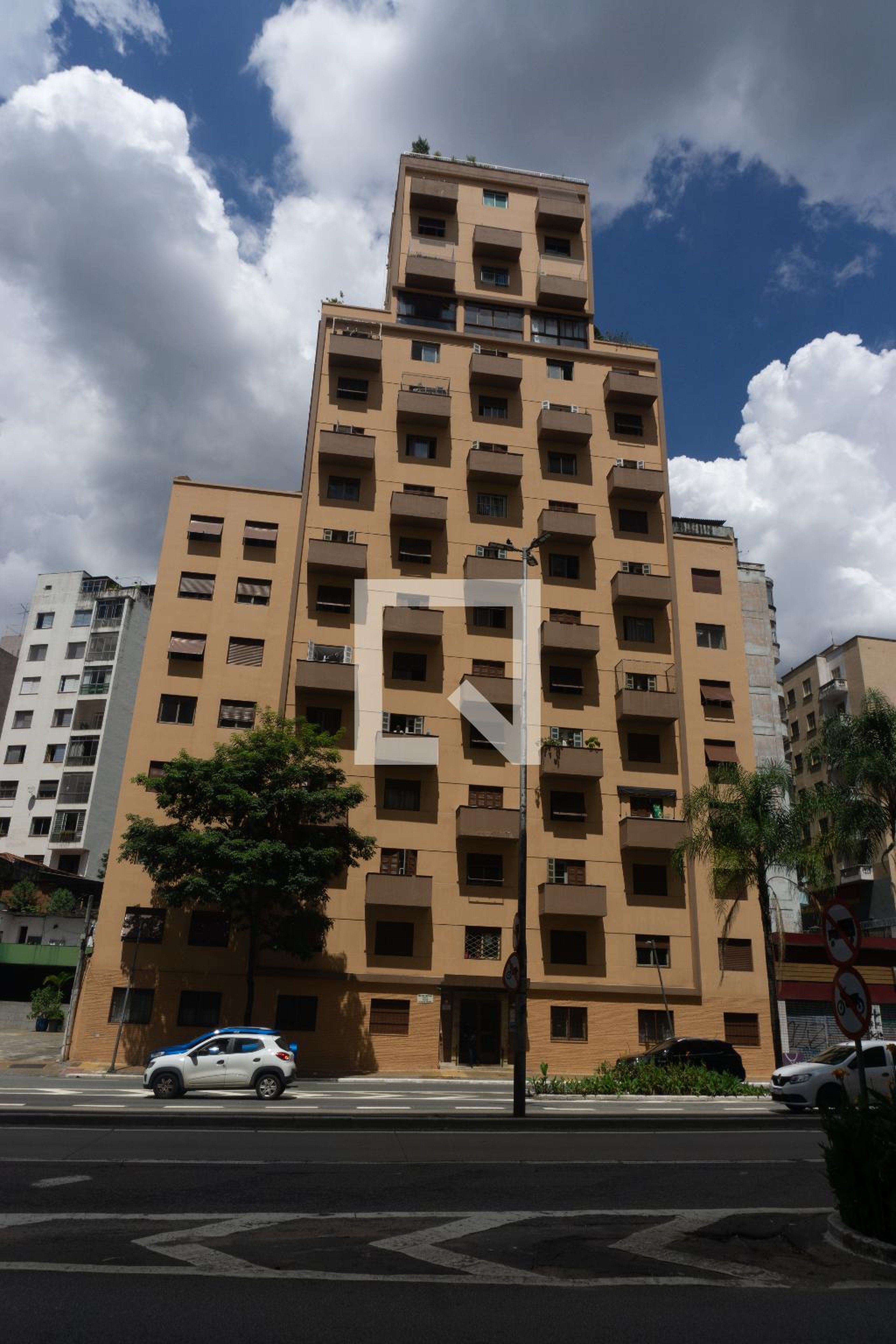 Fachada Condomínio em Avenida Nove de Julho, 1022