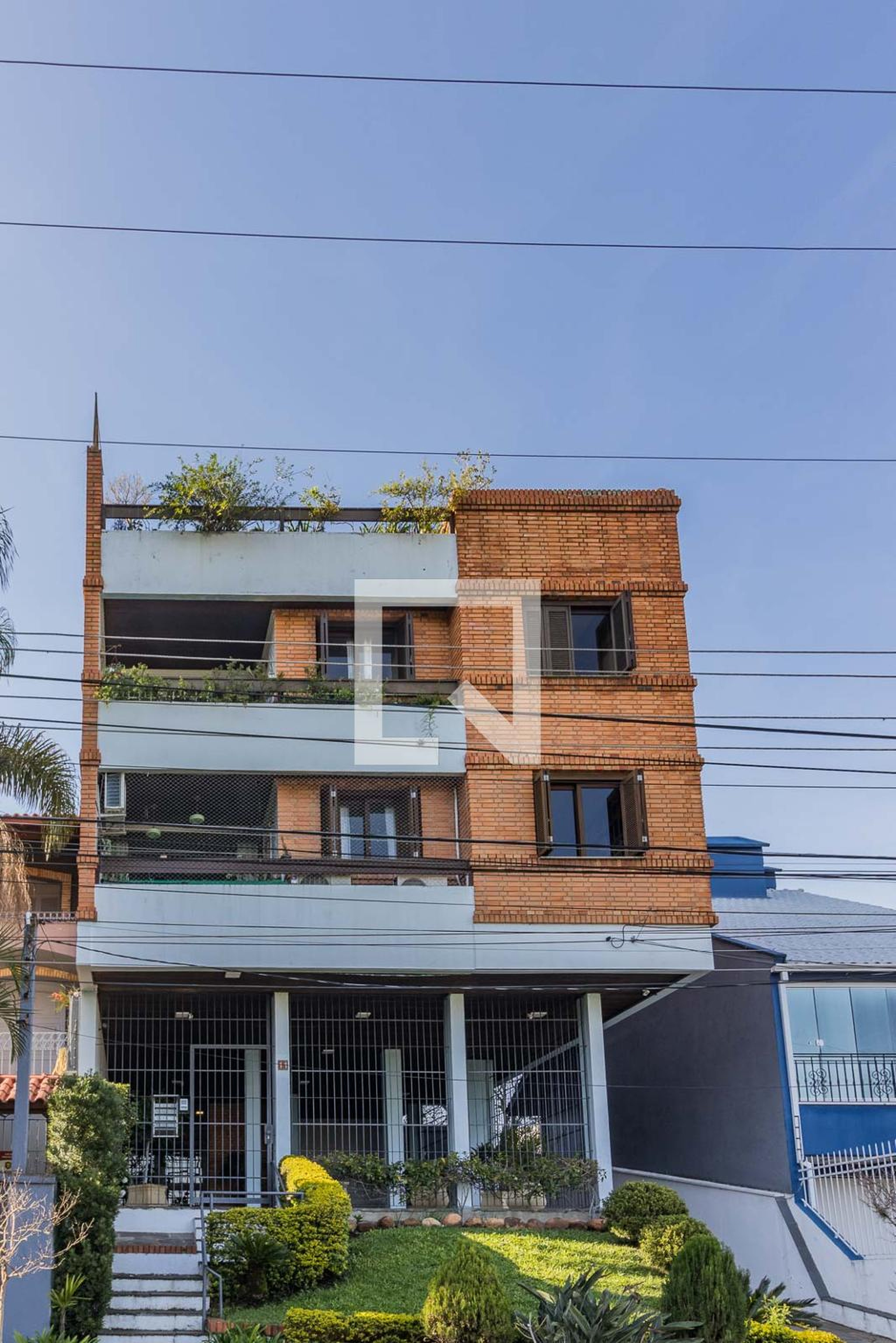 Fachada Condomínio em Rua Souza Lôbo, 11